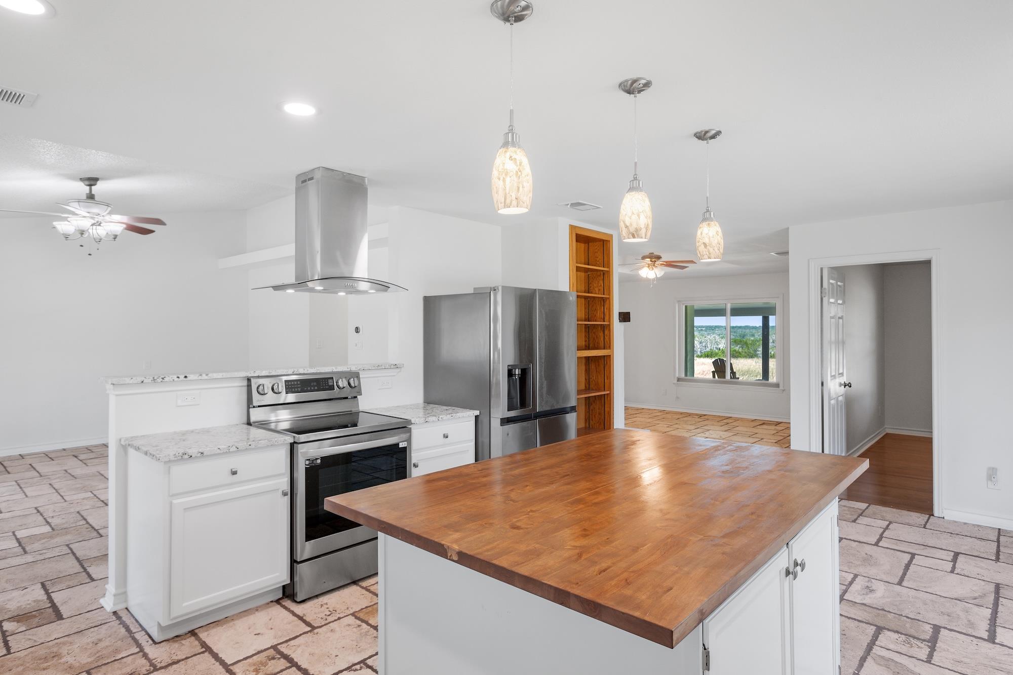 110 Live Oak Ln, Kerrville, TX 78028