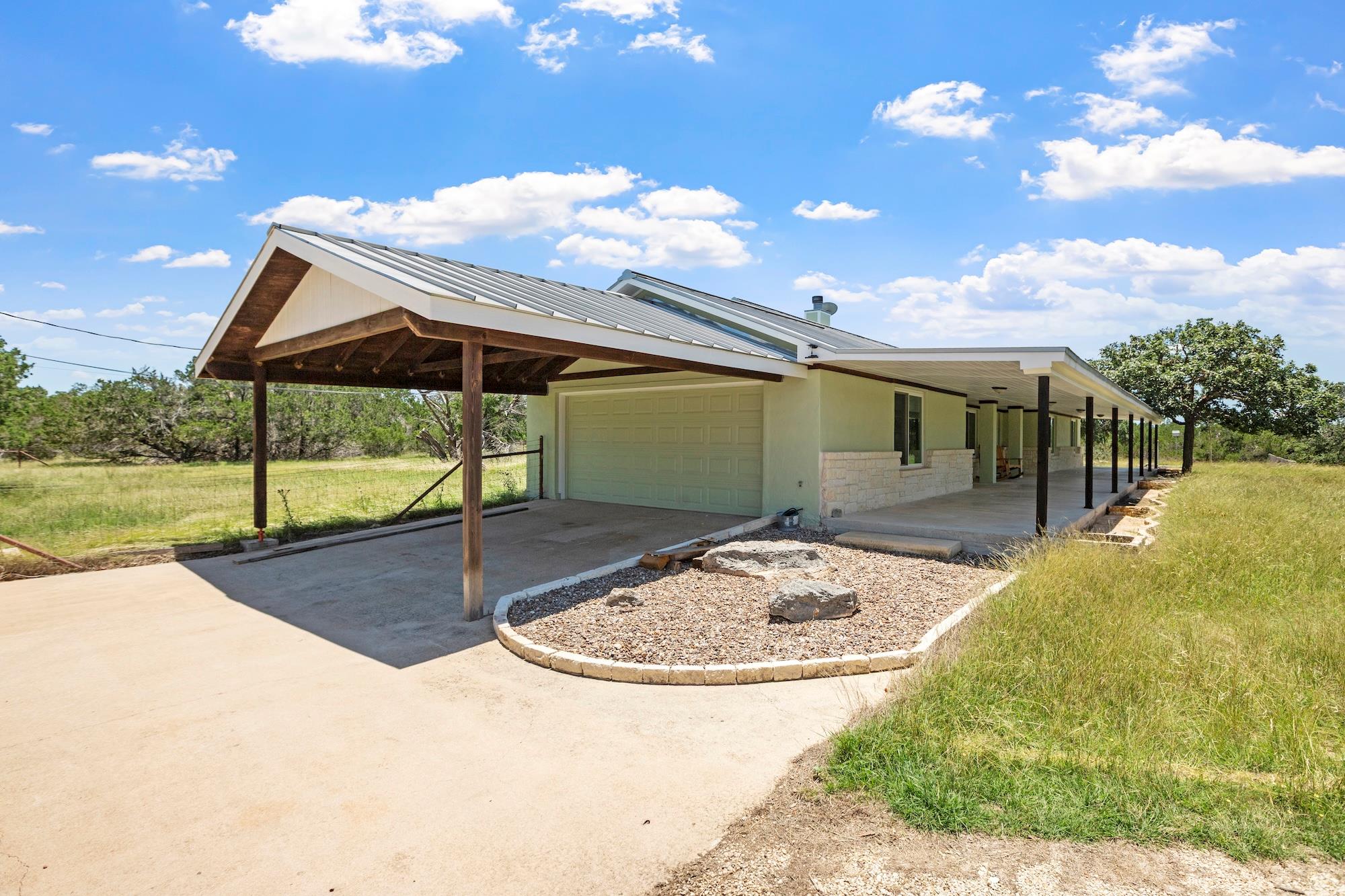 110 Live Oak Ln, Kerrville, TX 78028