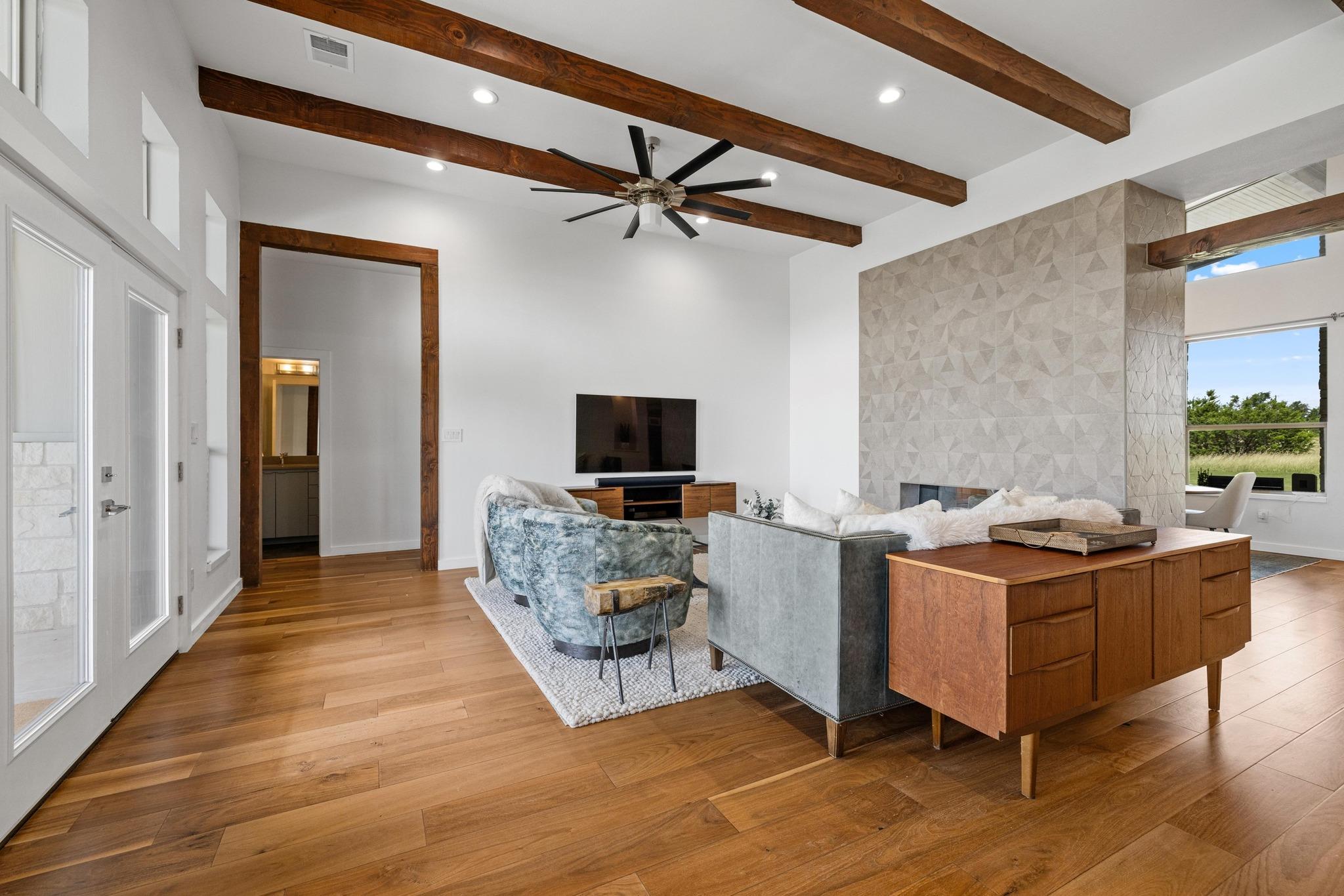 215 Mesa Vista Dr, Leander, TX 78641