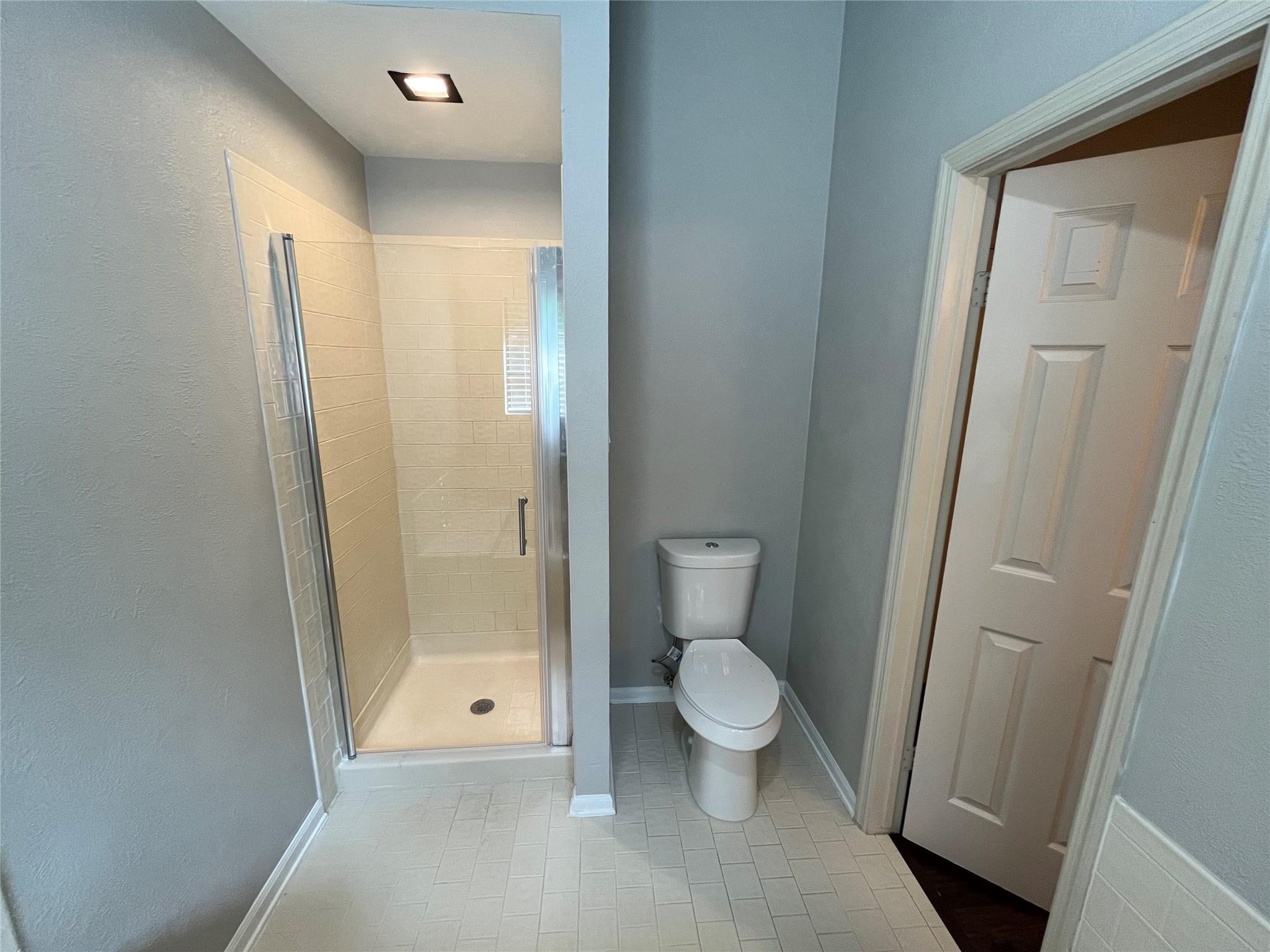 5622 Maple Square Dr, Houston, TX 77339