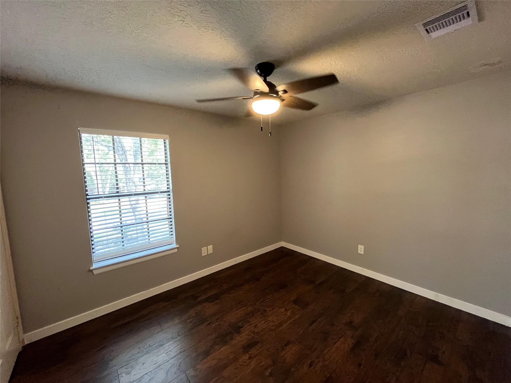 5622 Maple Square Dr, Houston, TX 77339