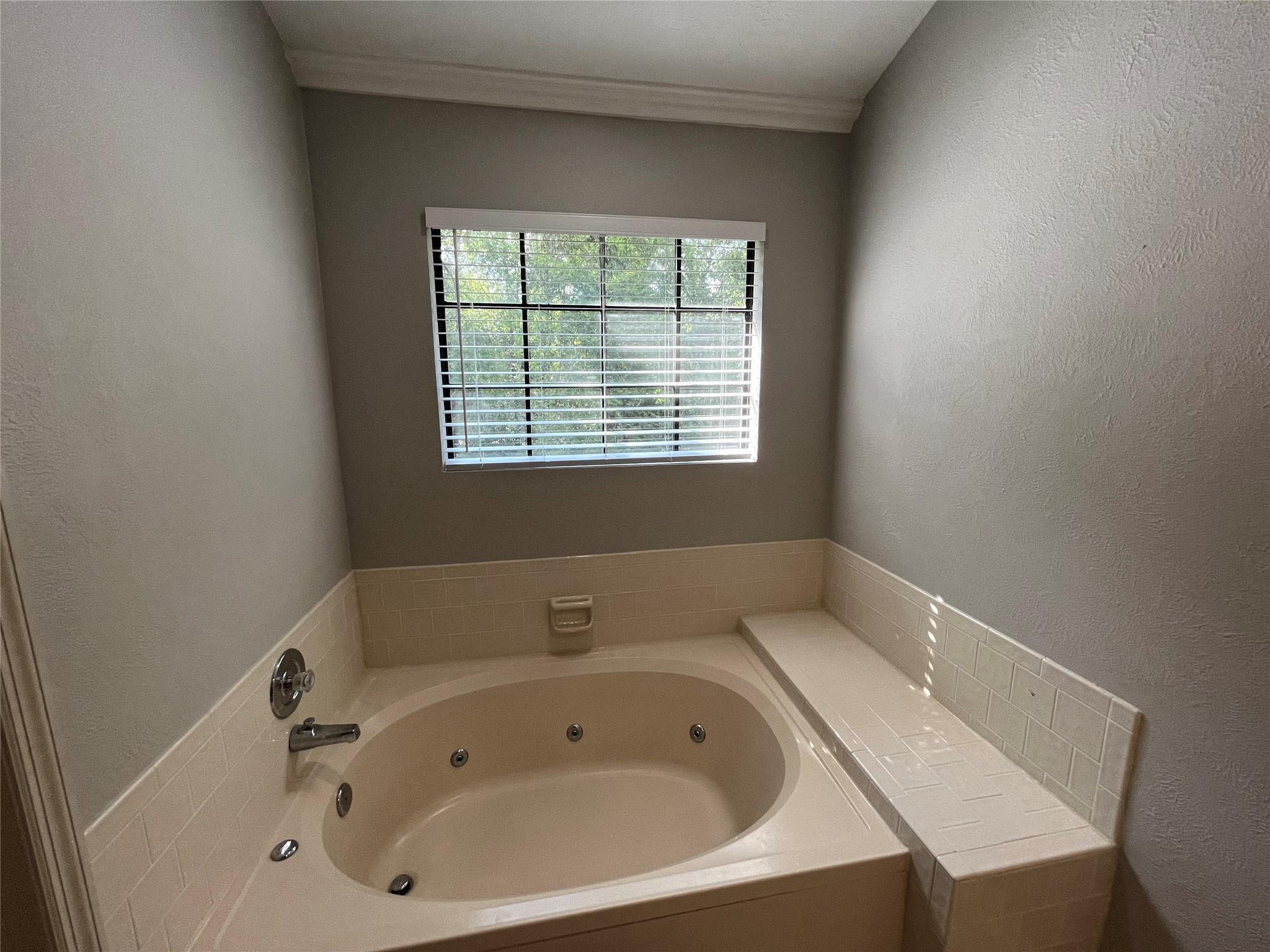 5622 Maple Square Dr, Houston, TX 77339