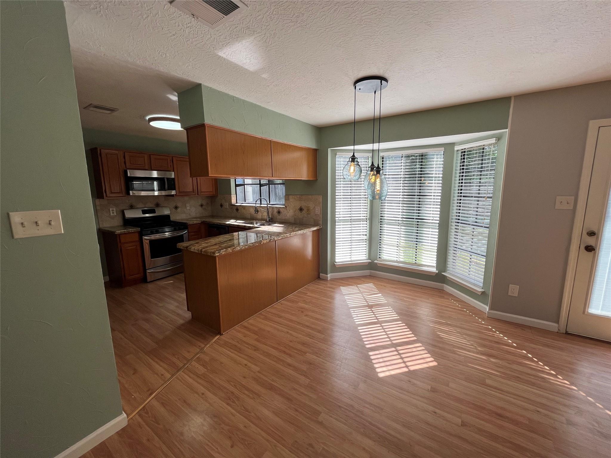 5622 Maple Square Dr, Houston, TX 77339
