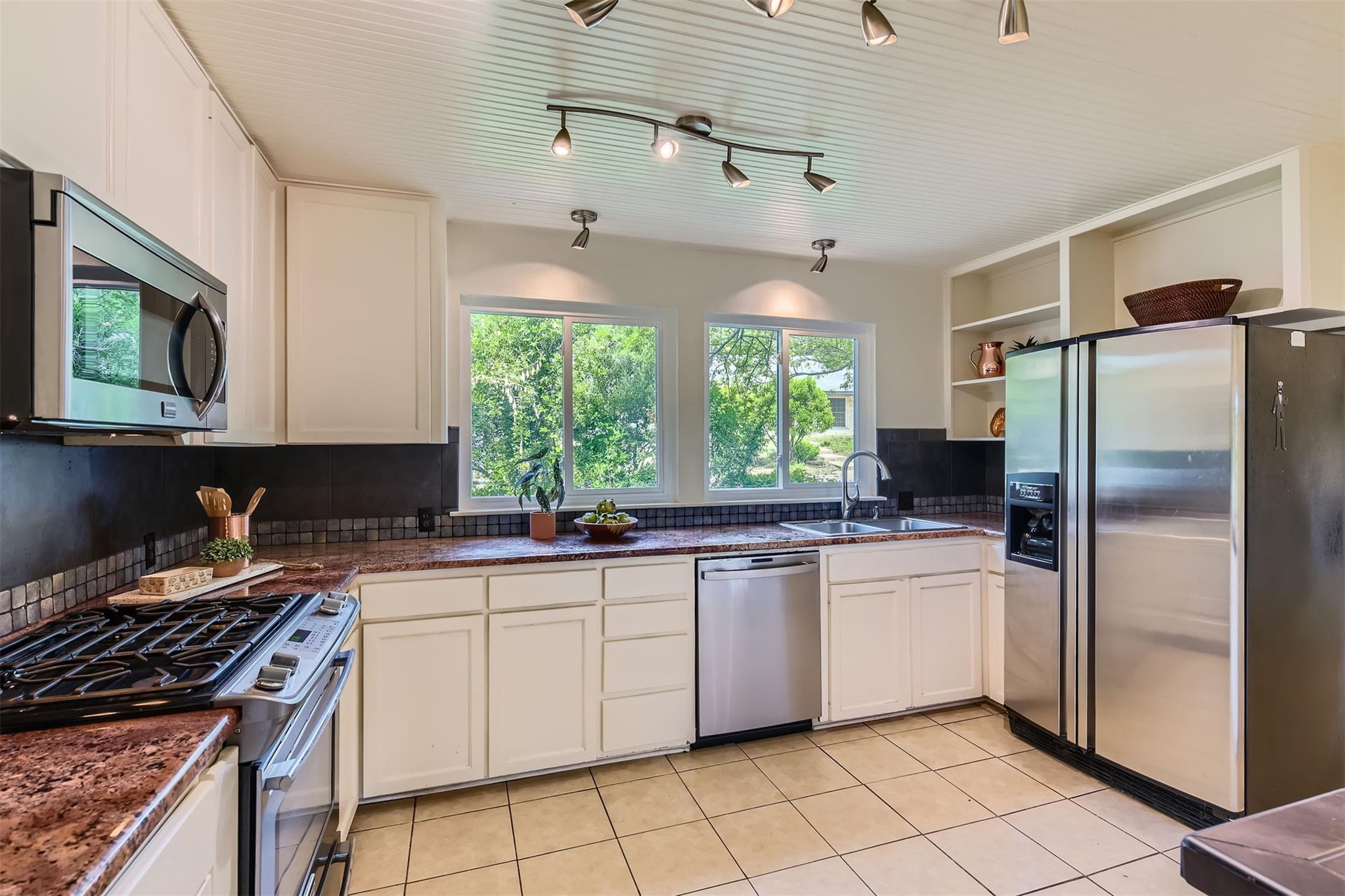 1901 Cresthaven Dr, Austin, TX 78704