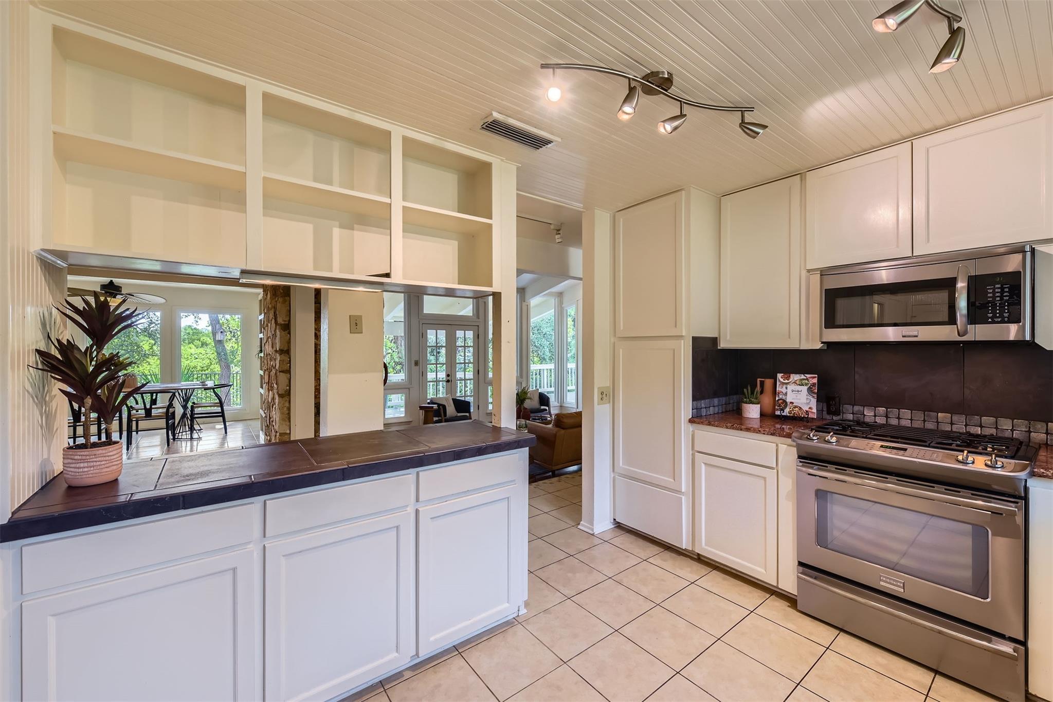 1901 Cresthaven Dr, Austin, TX 78704
