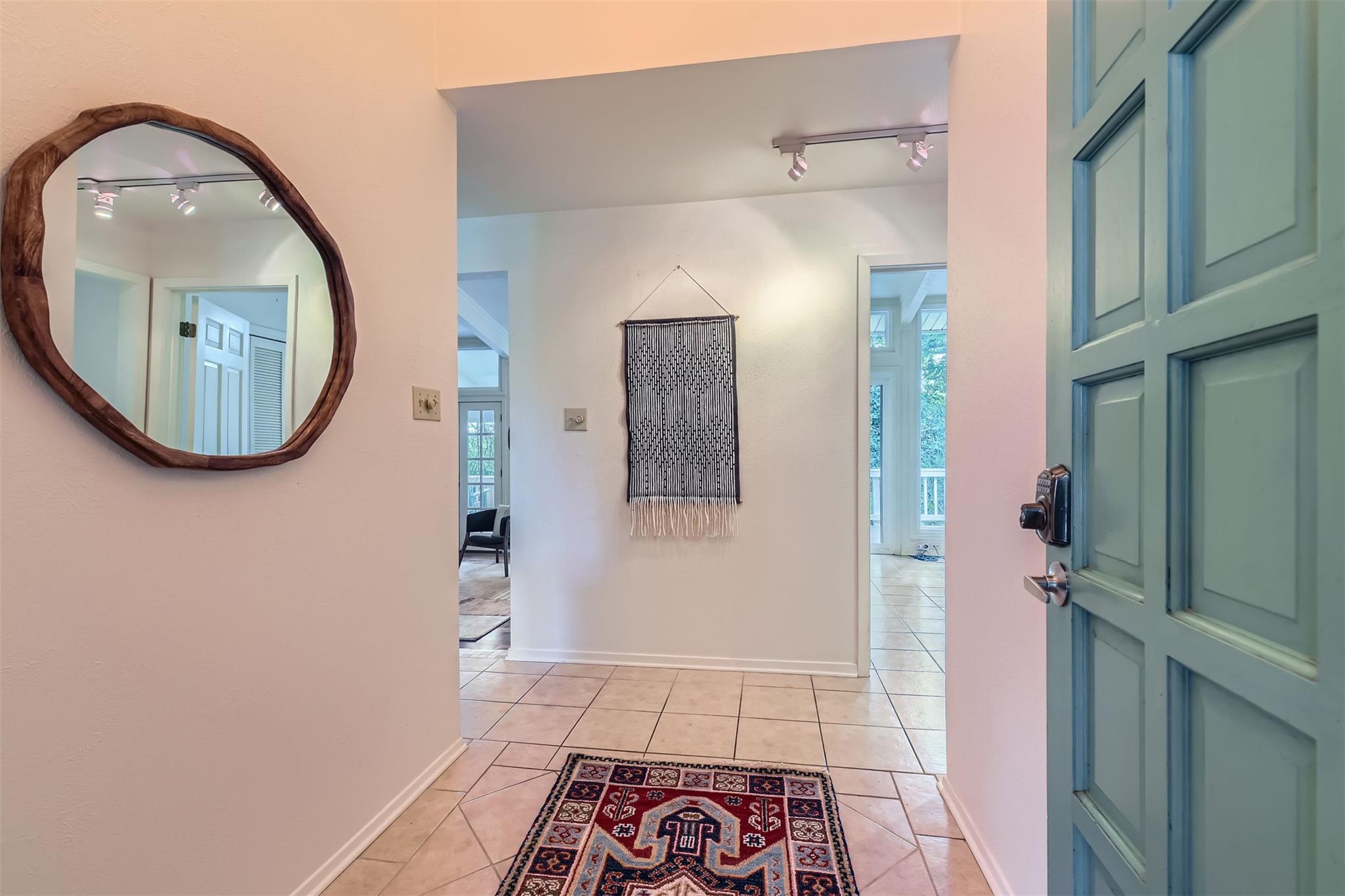1901 Cresthaven Dr, Austin, TX 78704