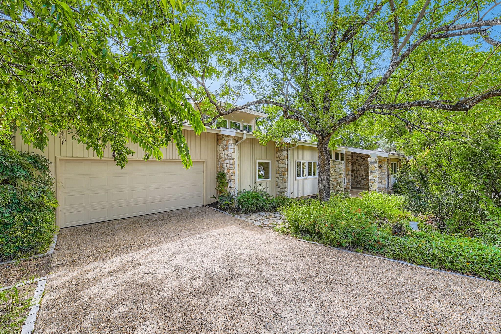 1901 Cresthaven Dr, Austin, TX 78704