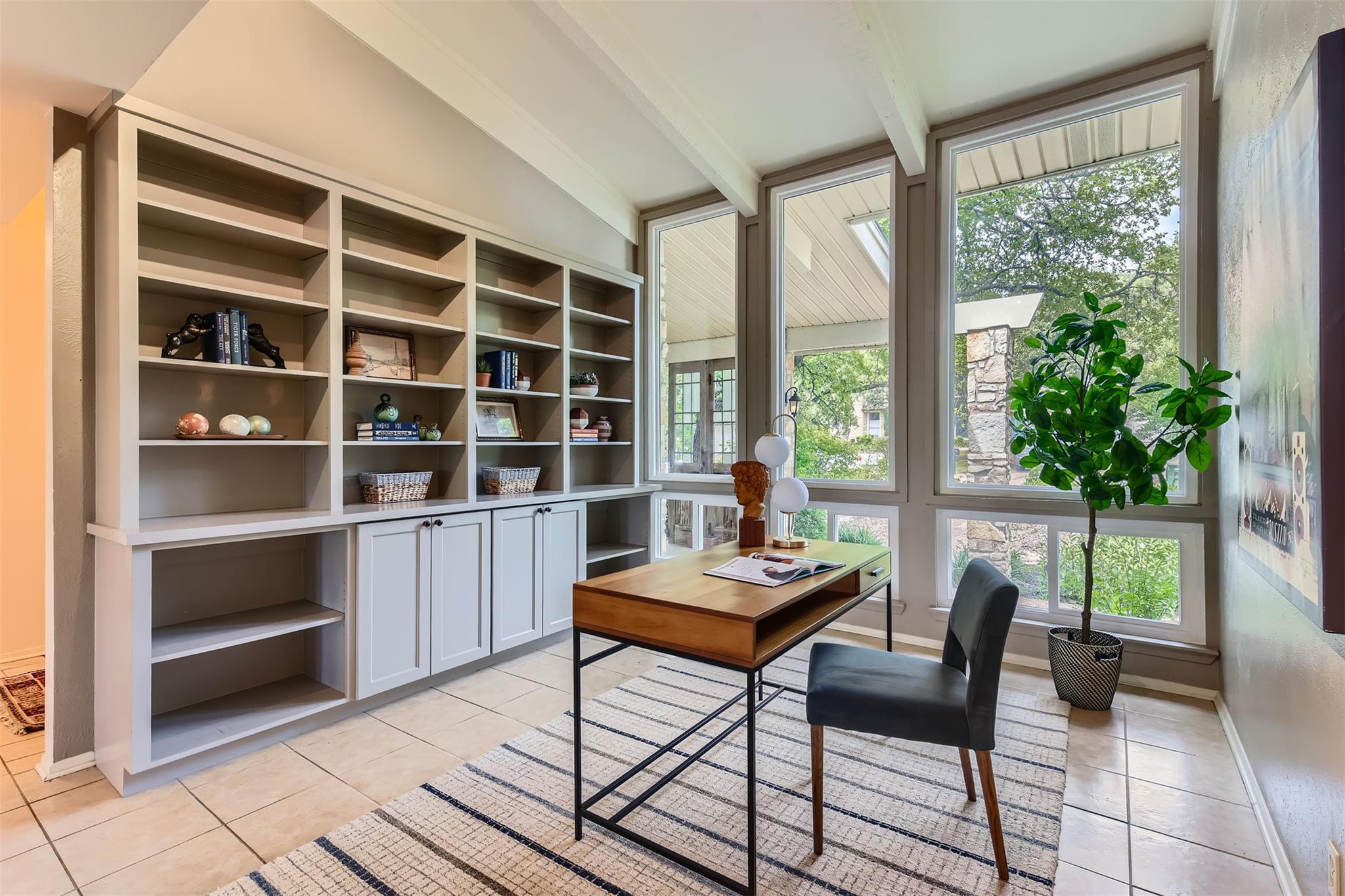 1901 Cresthaven Dr, Austin, TX 78704