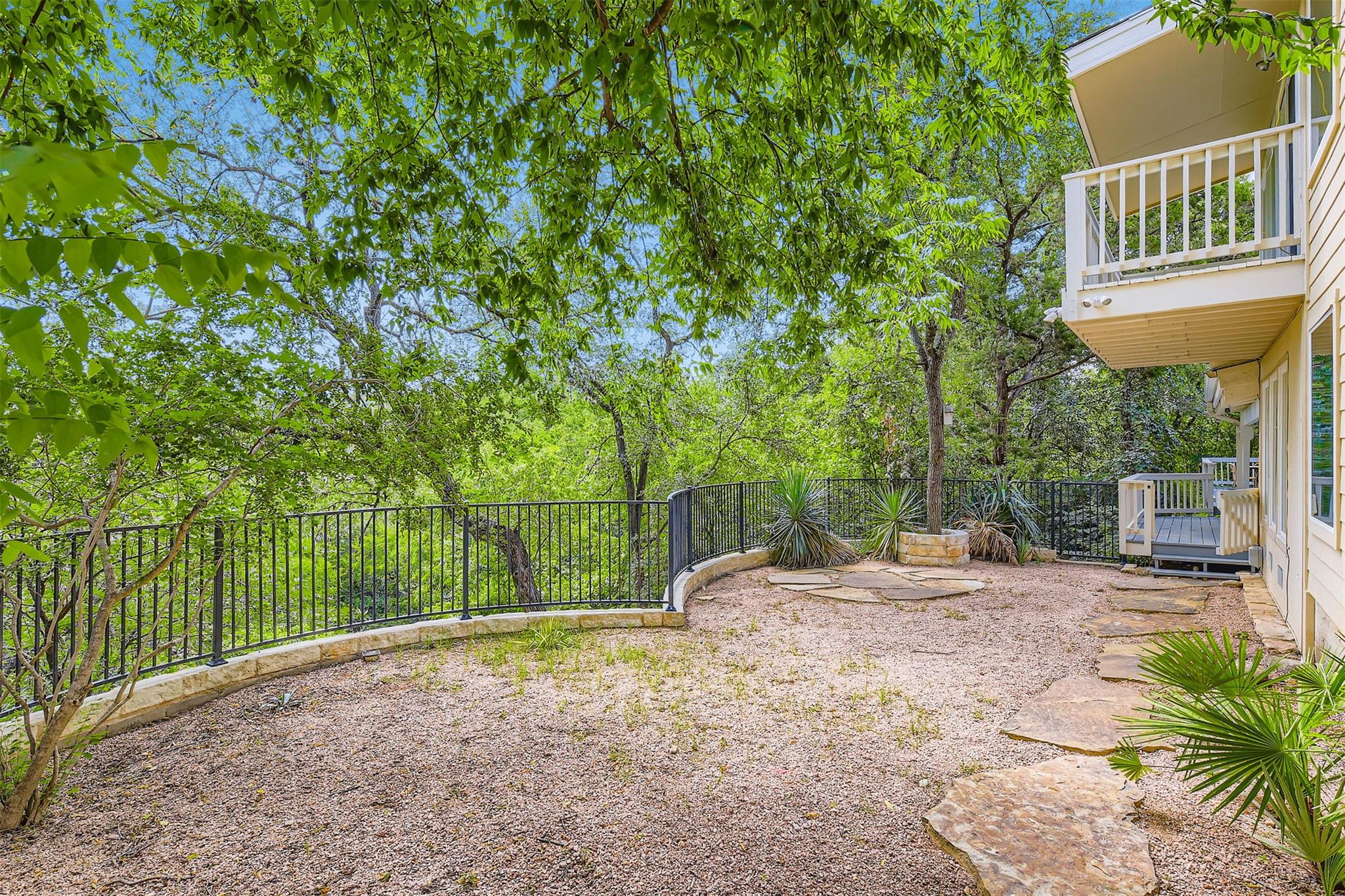 1901 Cresthaven Dr, Austin, TX 78704