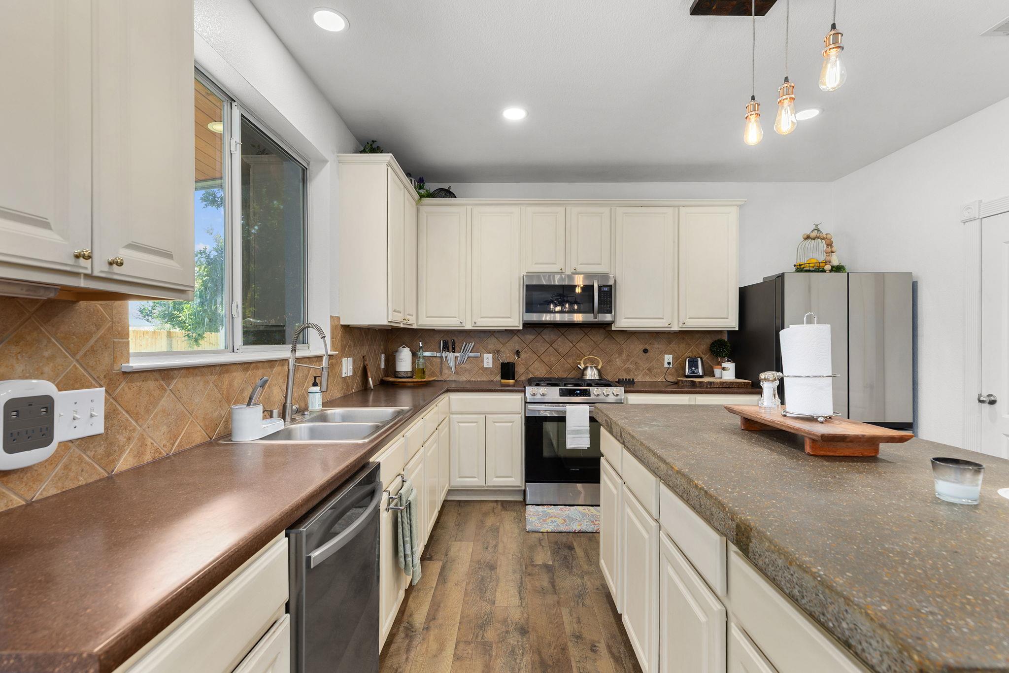 504 Hidden Brook Ln, Round Rock, TX 78665