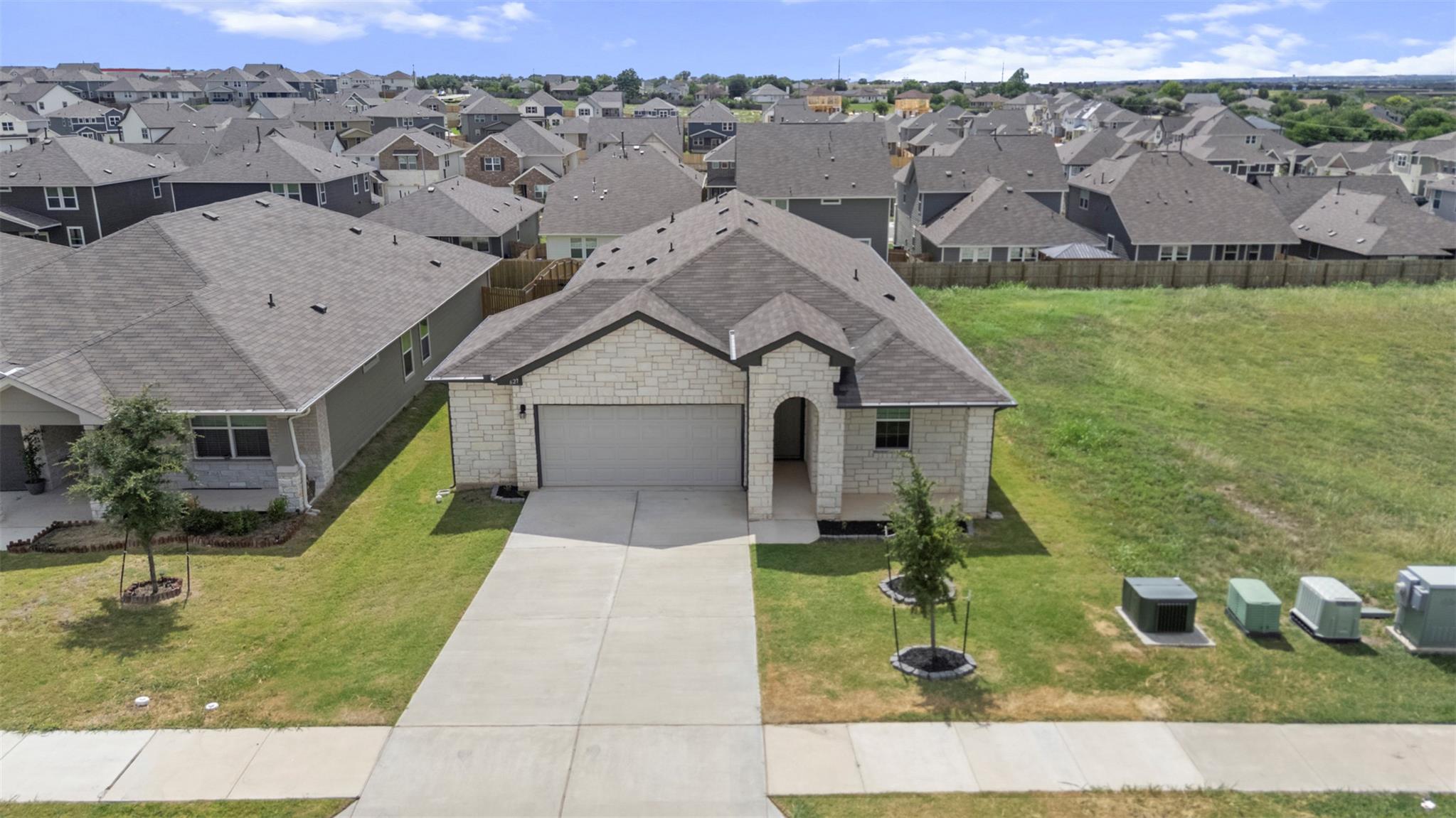 627 Concho River Dr, Hutto, TX 78634