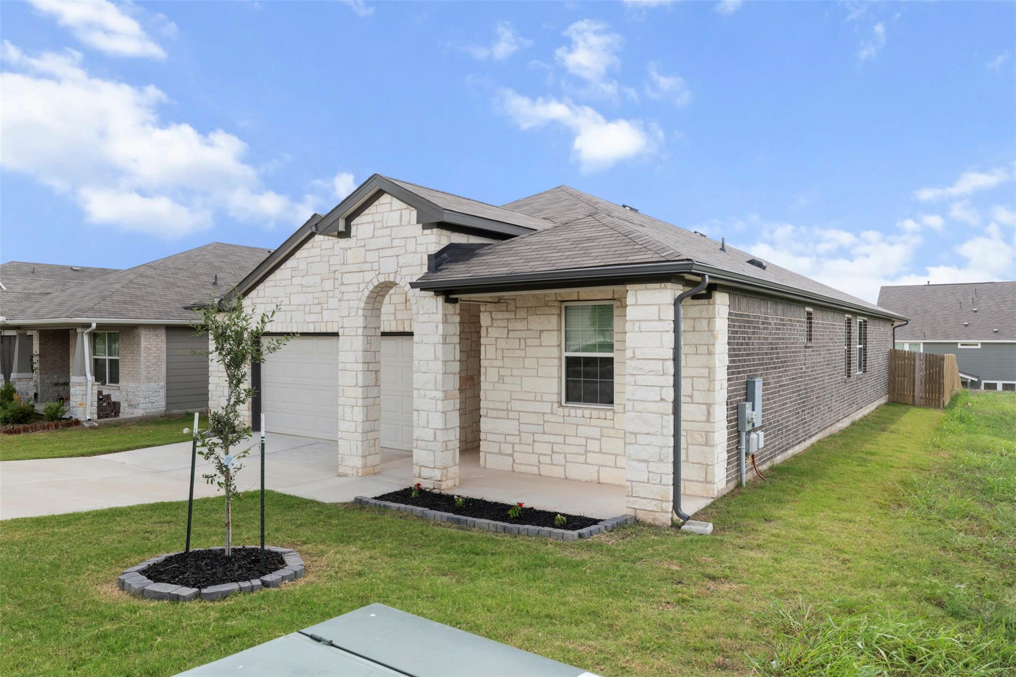 627 Concho River Dr, Hutto, TX 78634