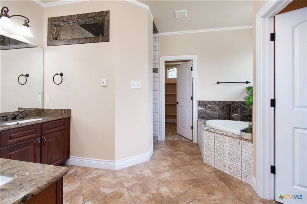 4360 Flint Oak Dr, Belton, TX 76513