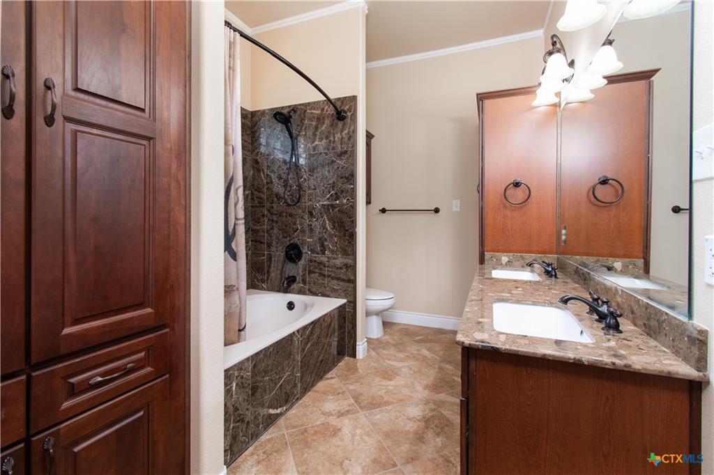 4360 Flint Oak Dr, Belton, TX 76513