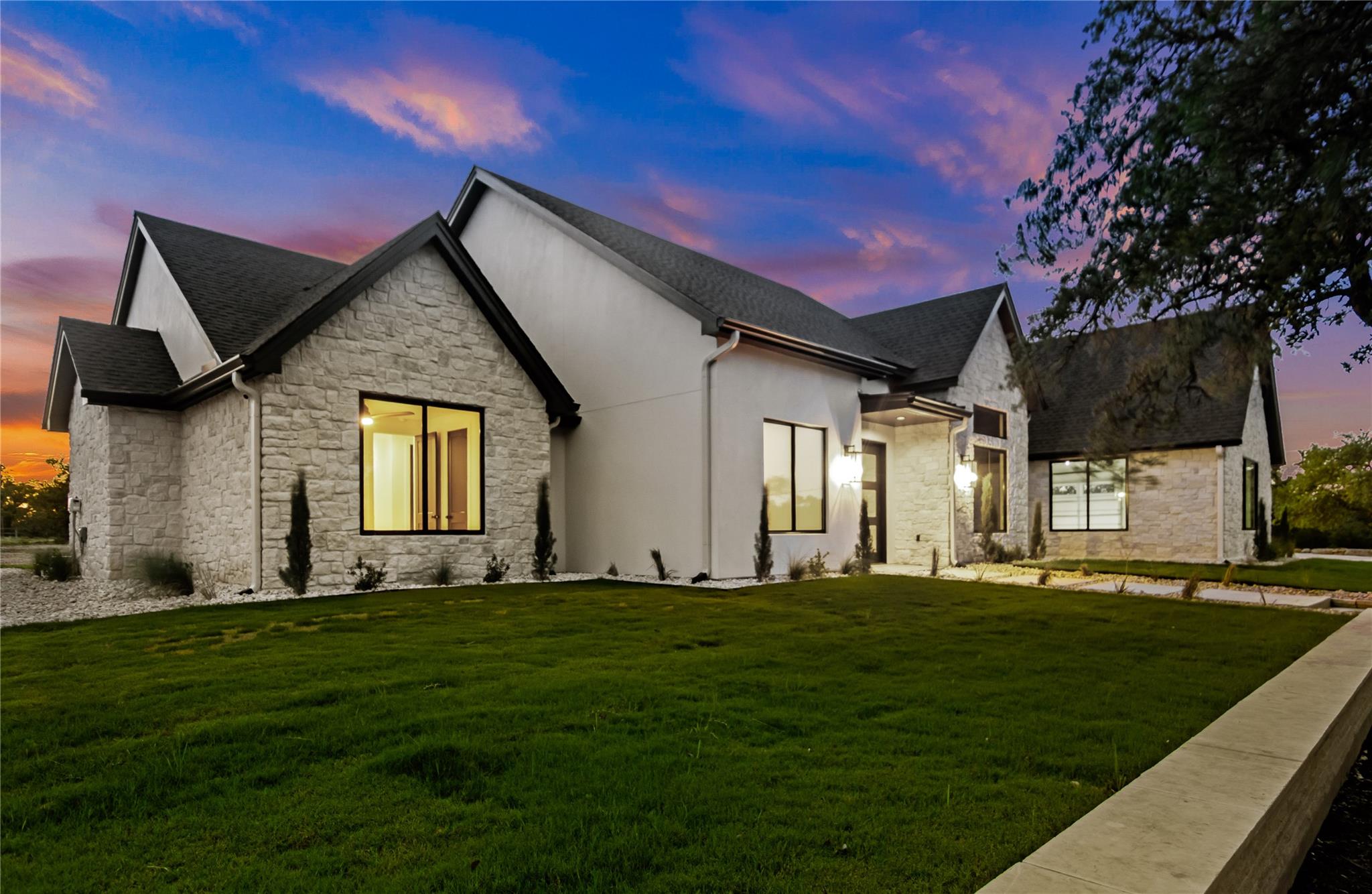 208 Stonegate Ln, Dripping Springs, TX 78620