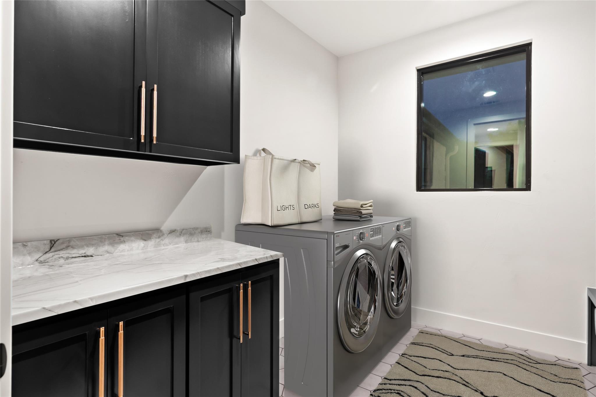 208 Stonegate Ln, Dripping Springs, TX 78620