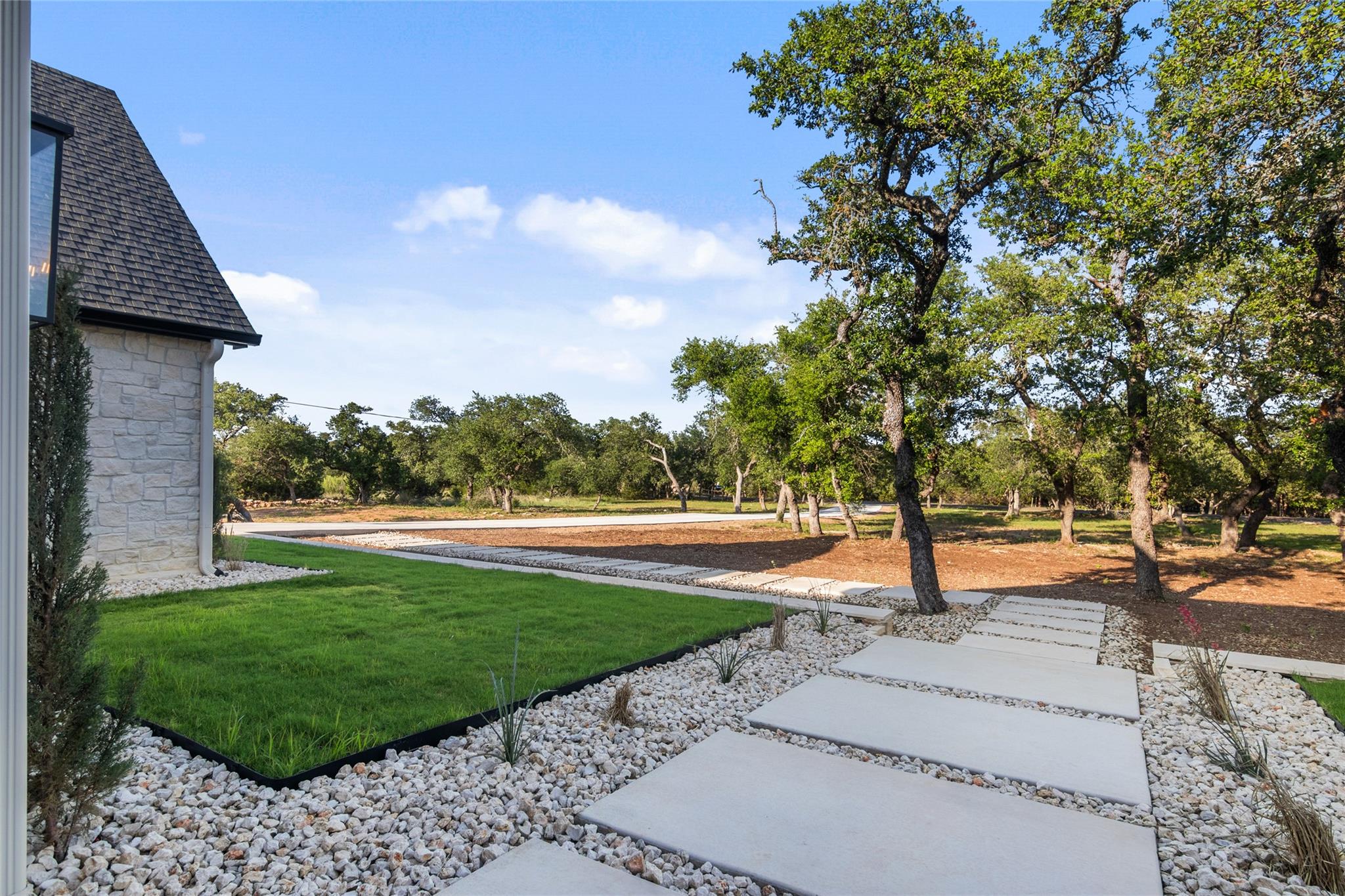 208 Stonegate Ln, Dripping Springs, TX 78620