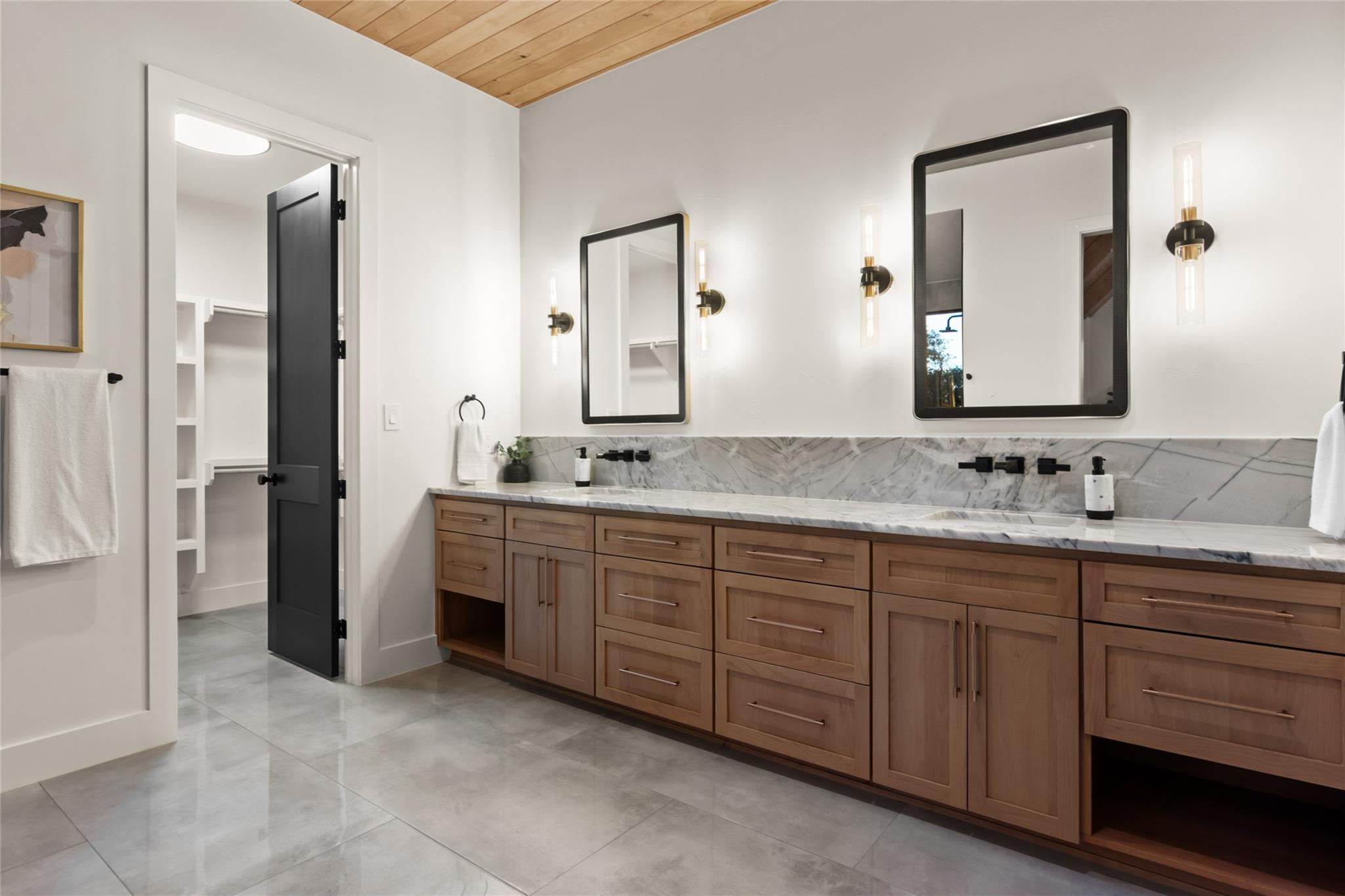 208 Stonegate Ln, Dripping Springs, TX 78620