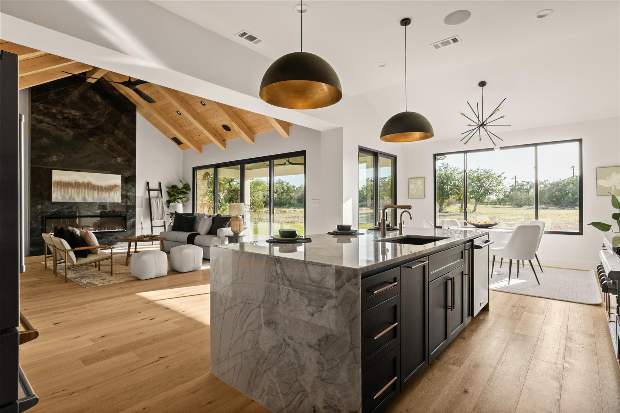 208 Stonegate Ln, Dripping Springs, TX 78620