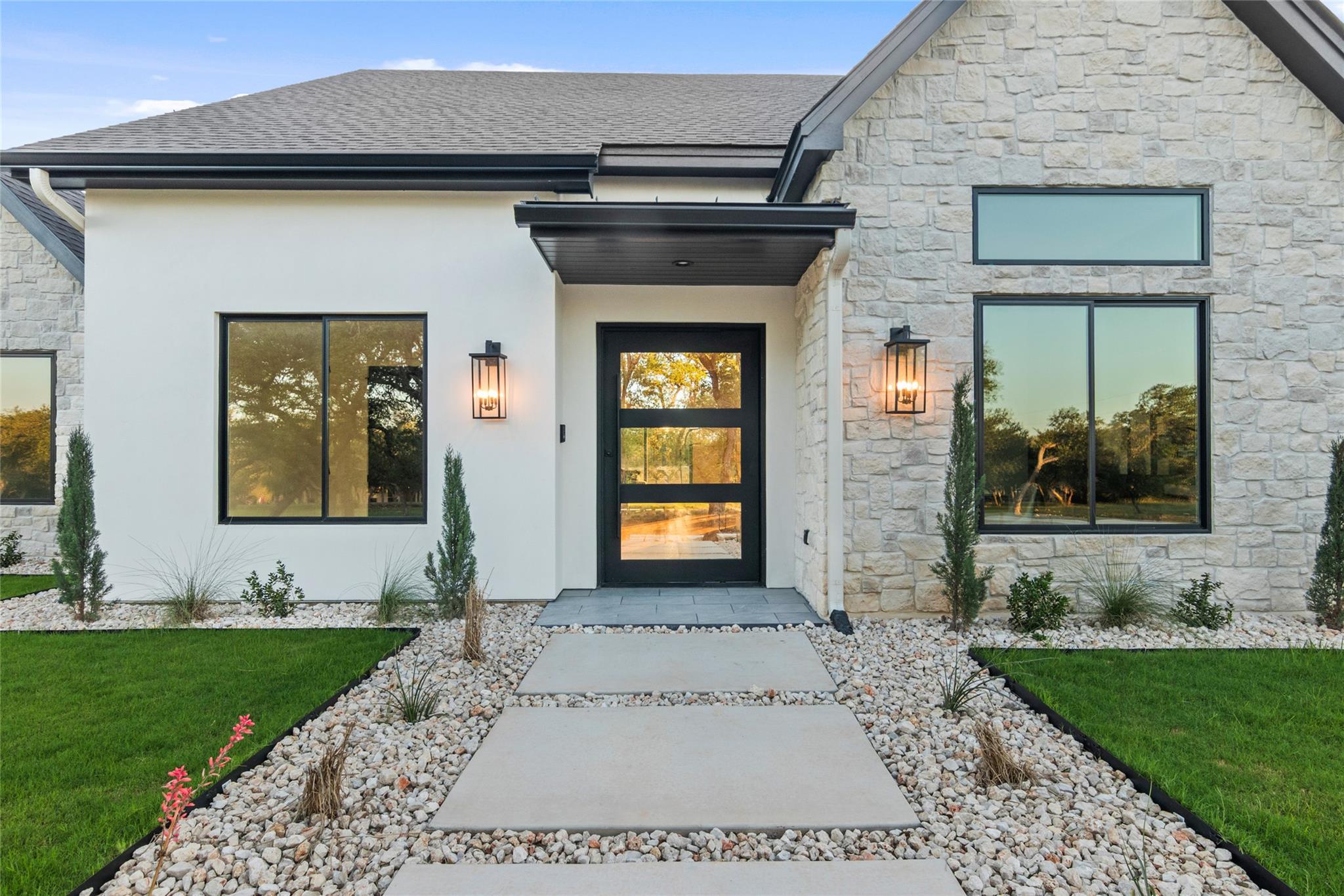 208 Stonegate Ln, Dripping Springs, TX 78620