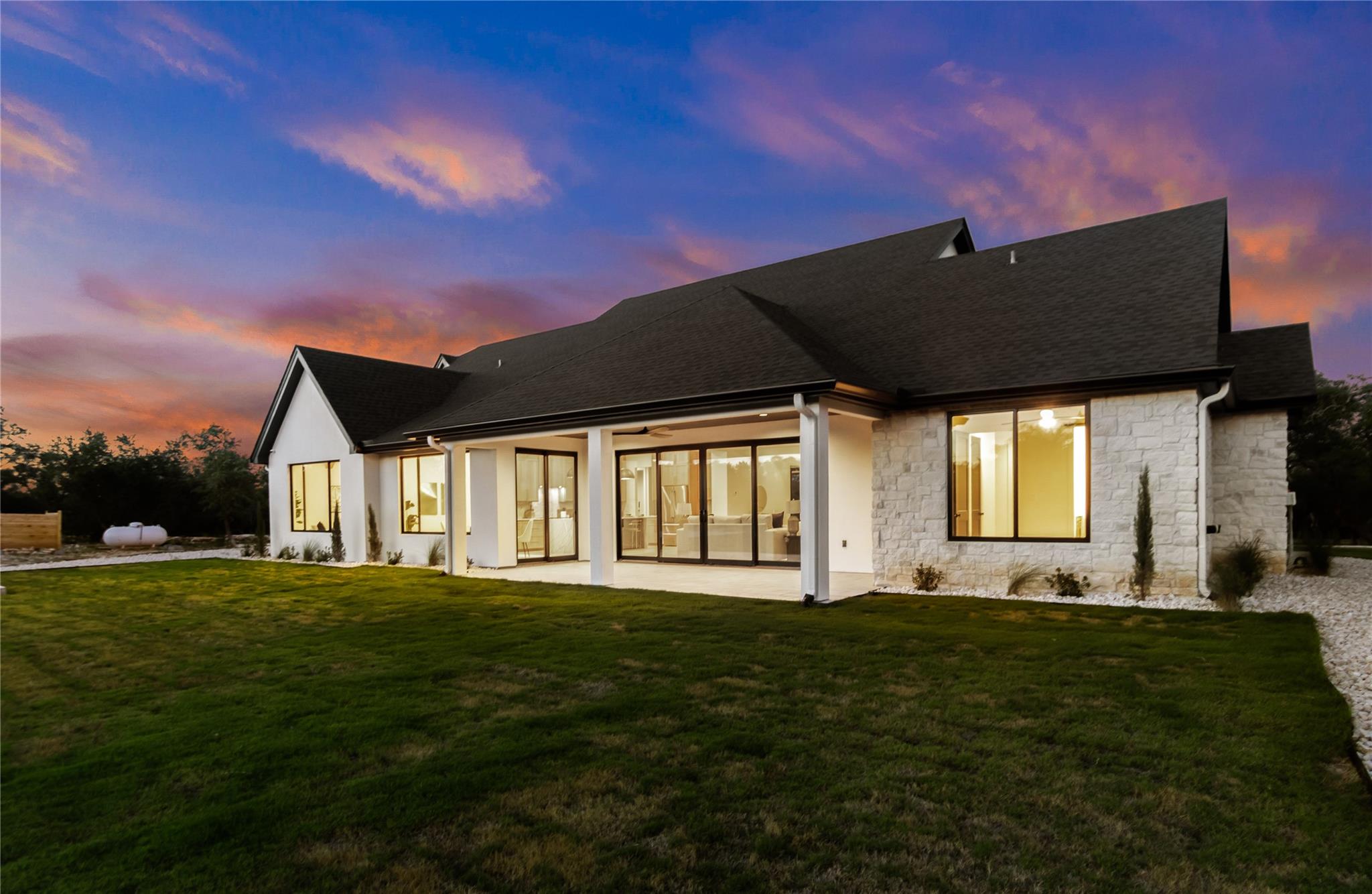 208 Stonegate Ln, Dripping Springs, TX 78620