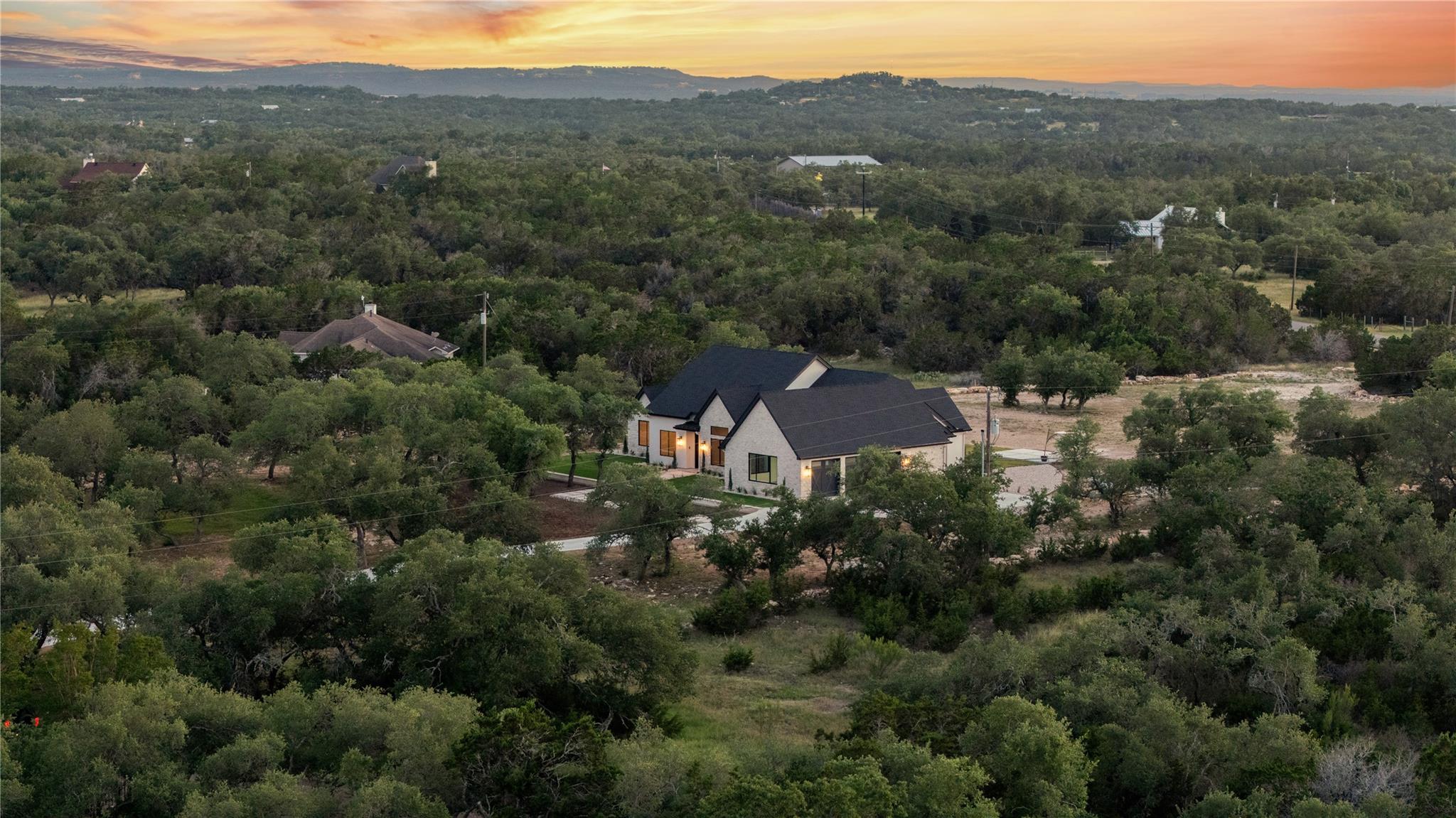 208 Stonegate Ln, Dripping Springs, TX 78620