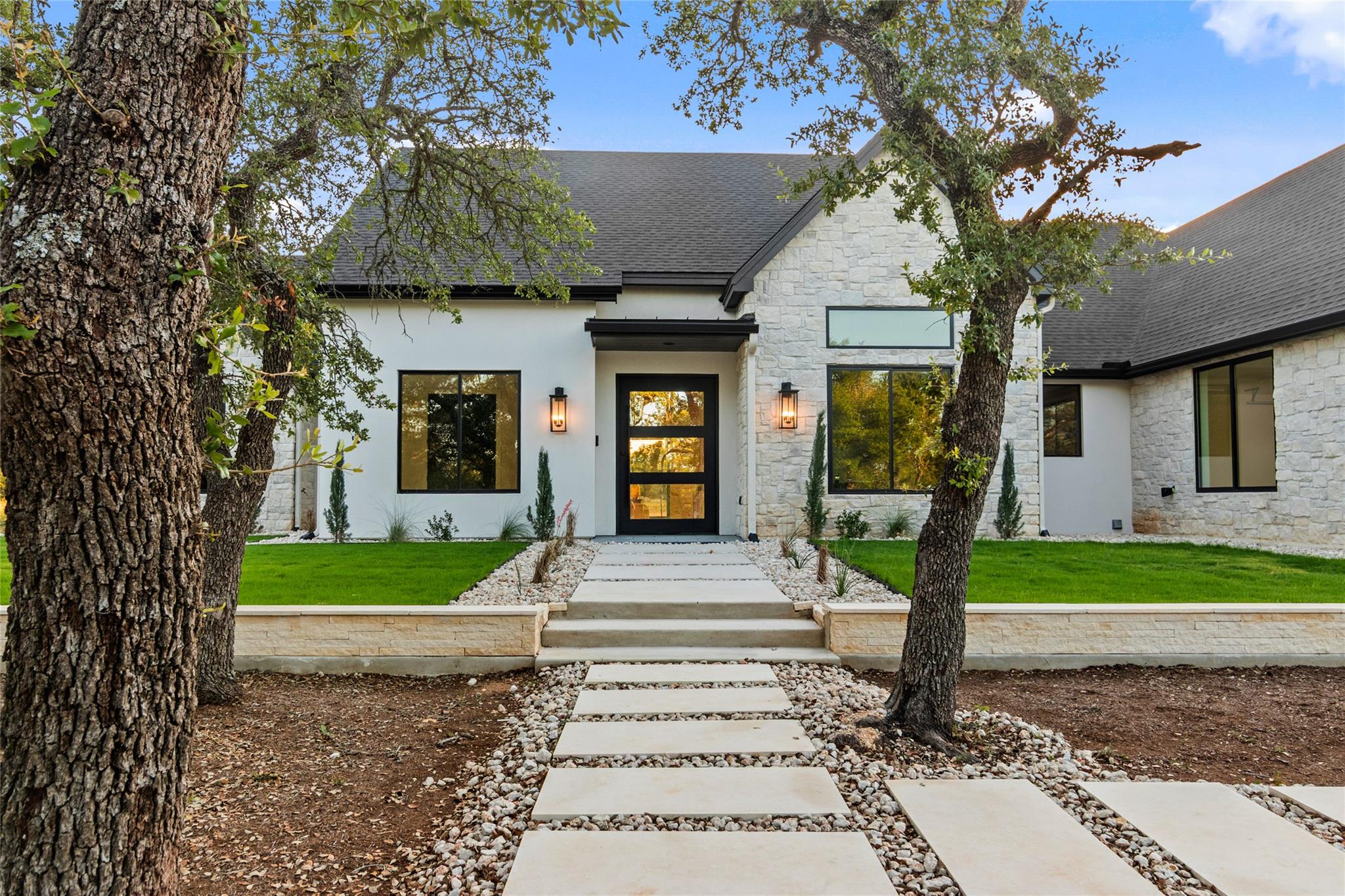 208 Stonegate Ln, Dripping Springs, TX 78620