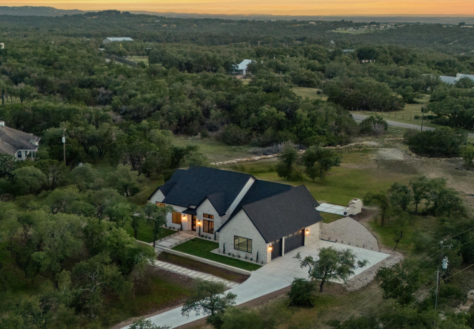 208 Stonegate Ln, Dripping Springs, TX 78620