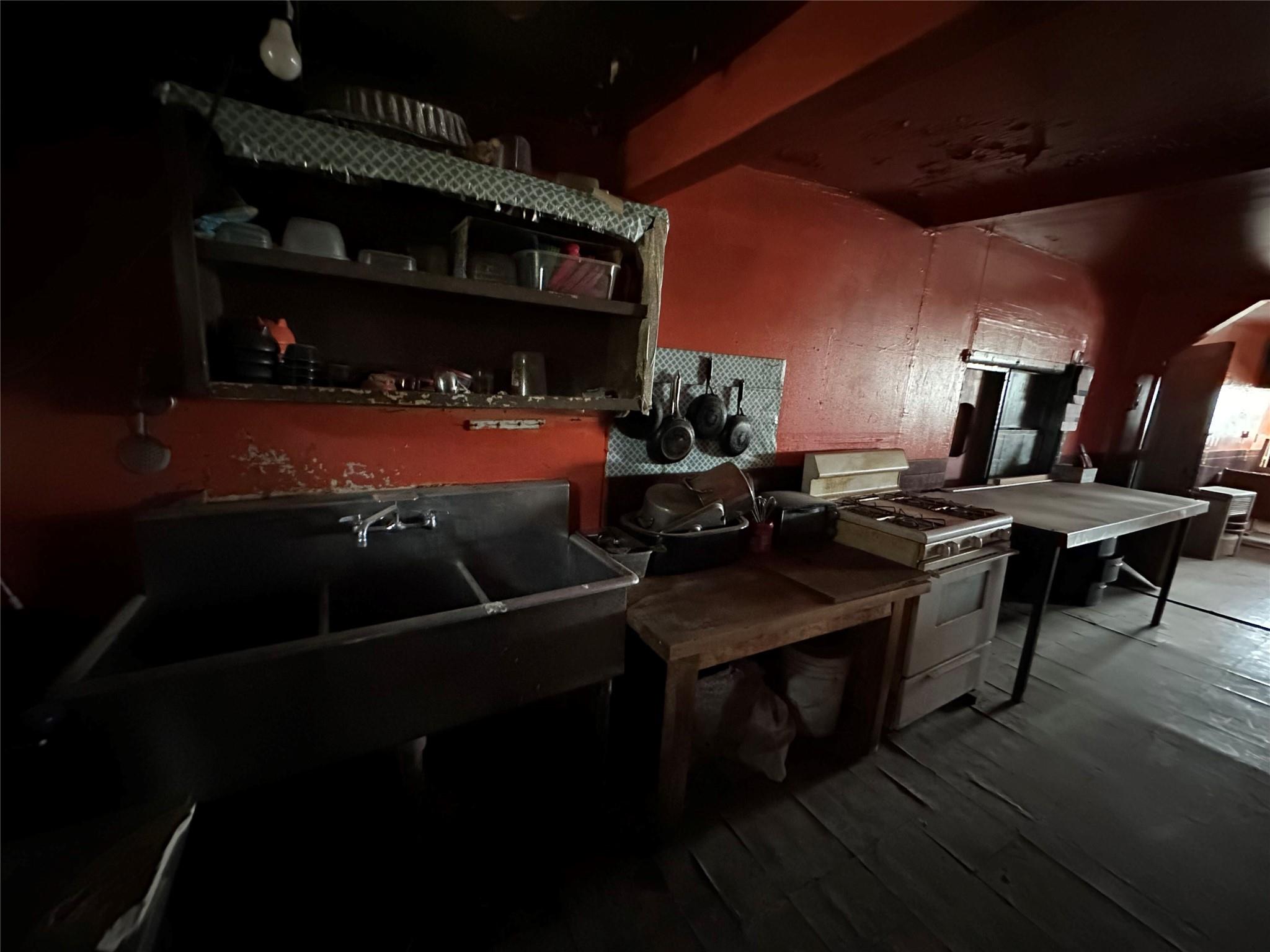 1407 Grand Ave, Big Wells, TX 78830