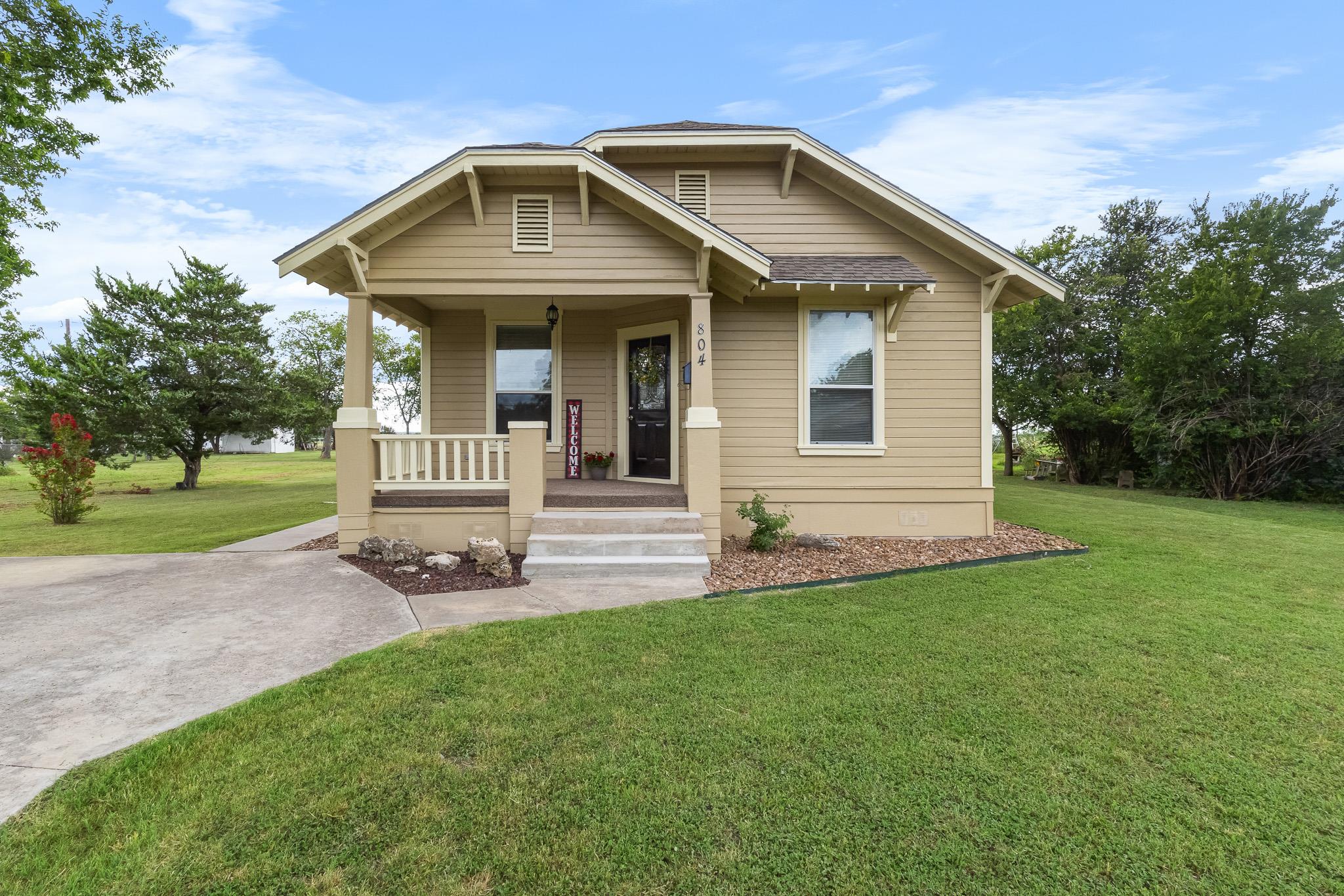 804 E Michalk St, Thorndale, TX 76577
