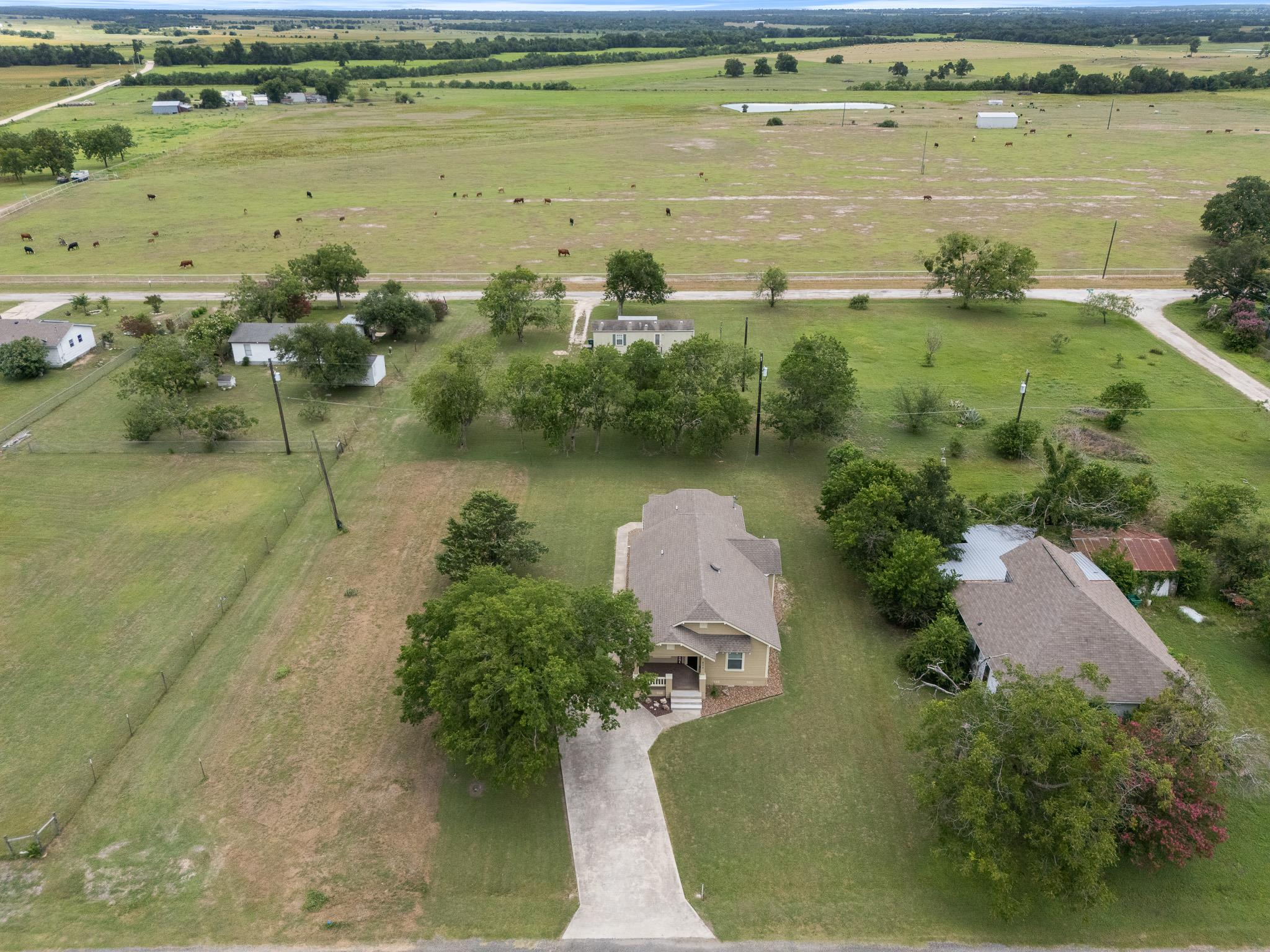 804 E Michalk St, Thorndale, TX 76577