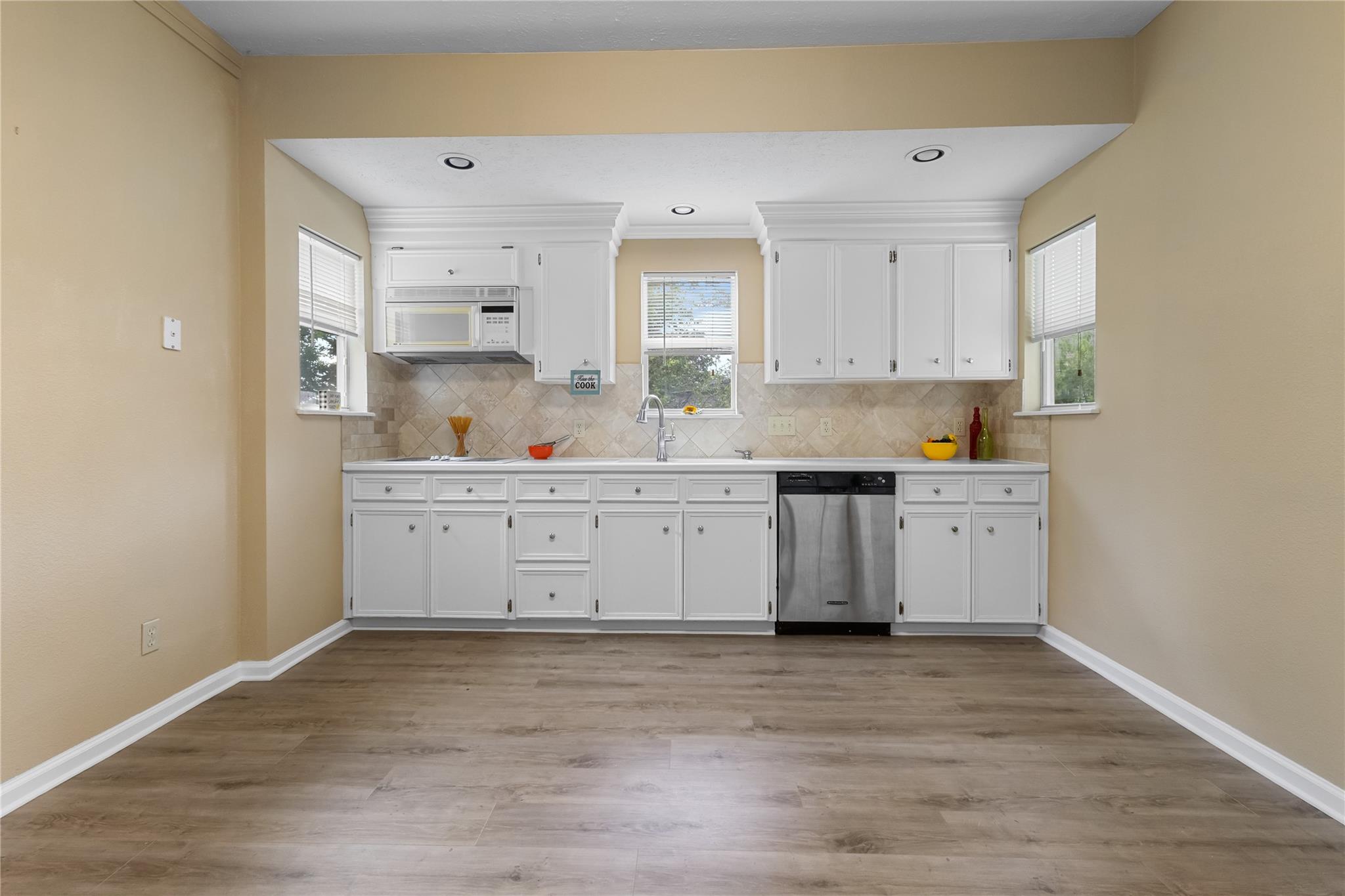 804 E Michalk St, Thorndale, TX 76577