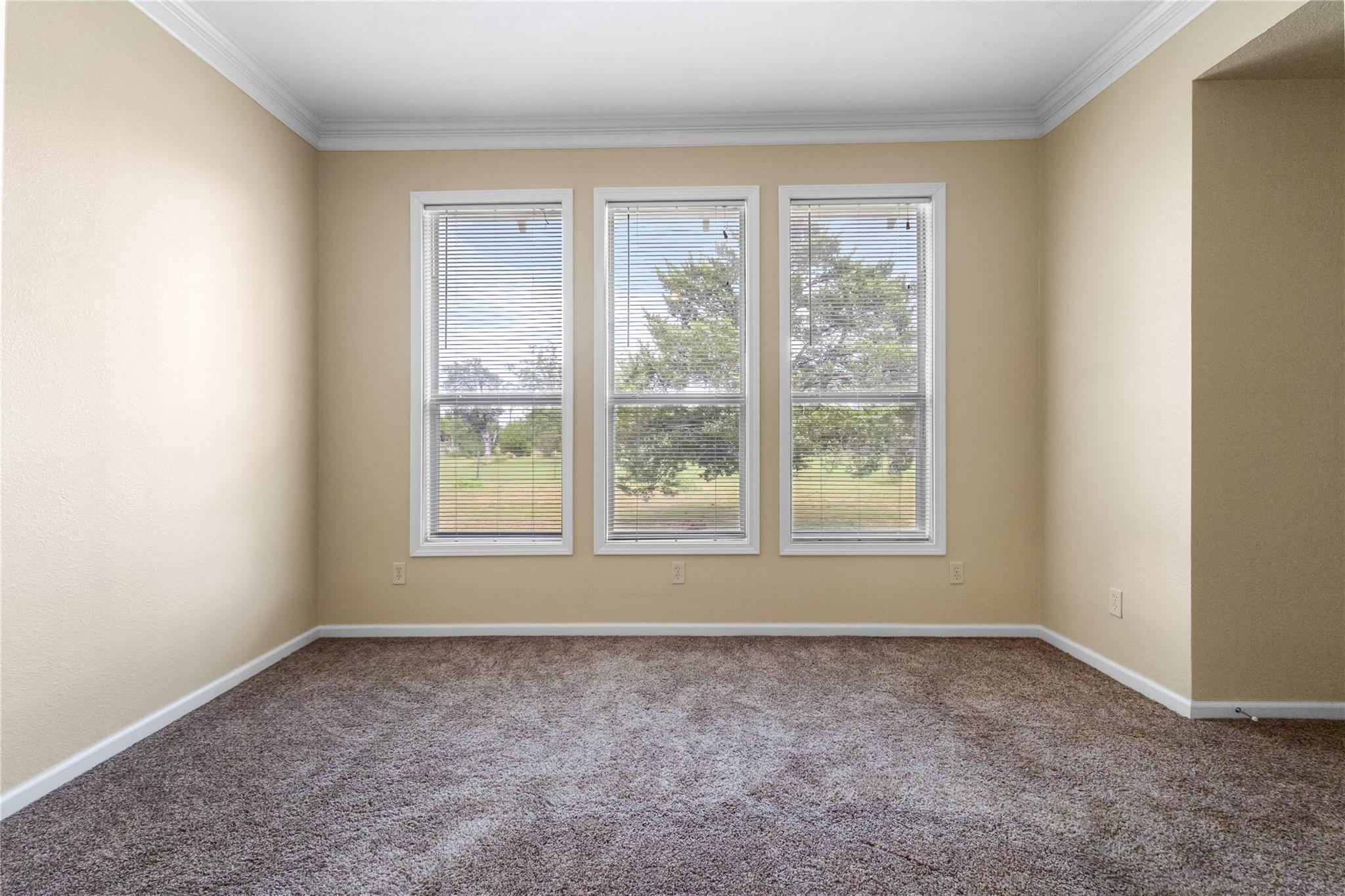 804 E Michalk St, Thorndale, TX 76577