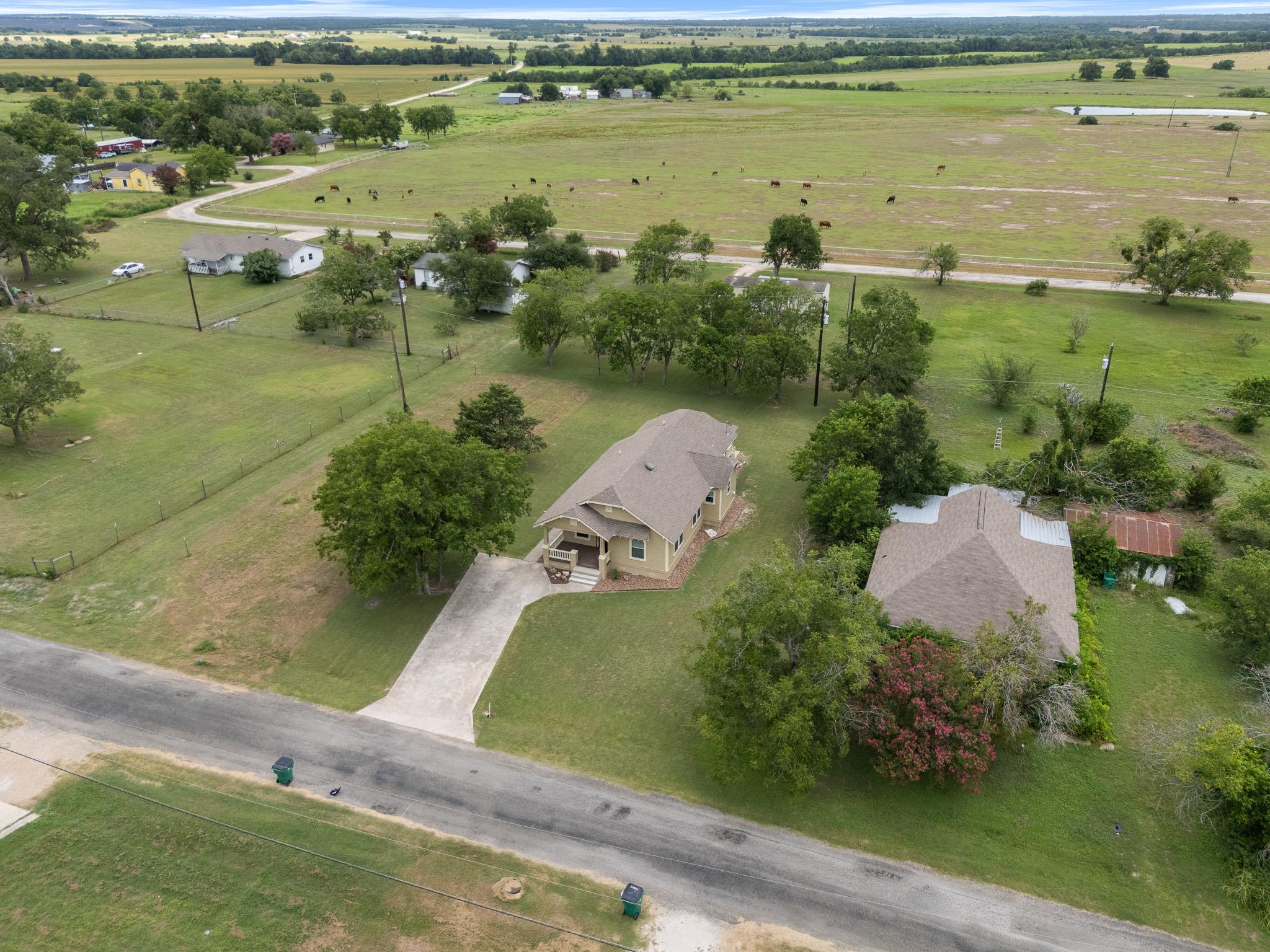 804 E Michalk St, Thorndale, TX 76577