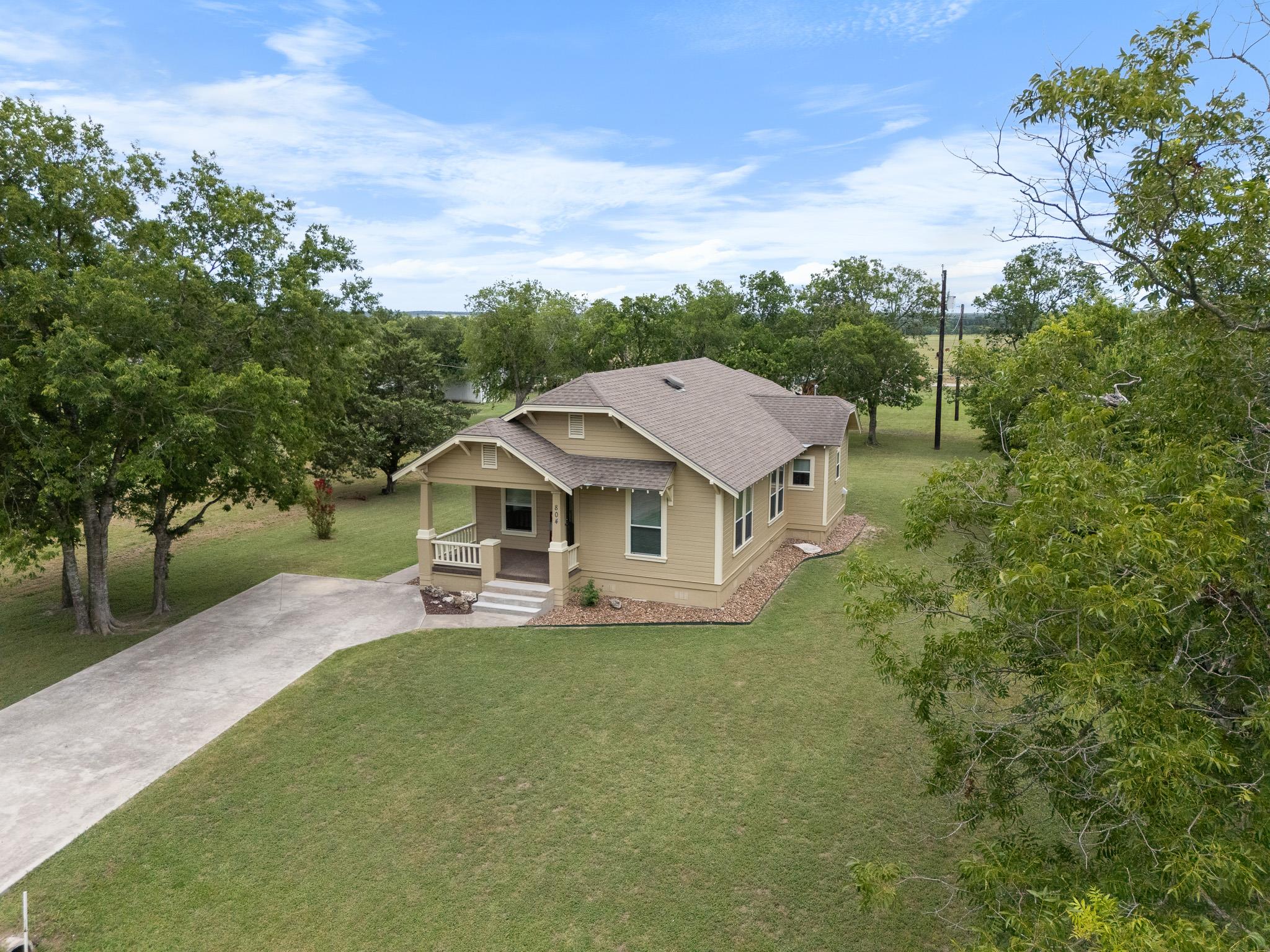 804 E Michalk St, Thorndale, TX 76577