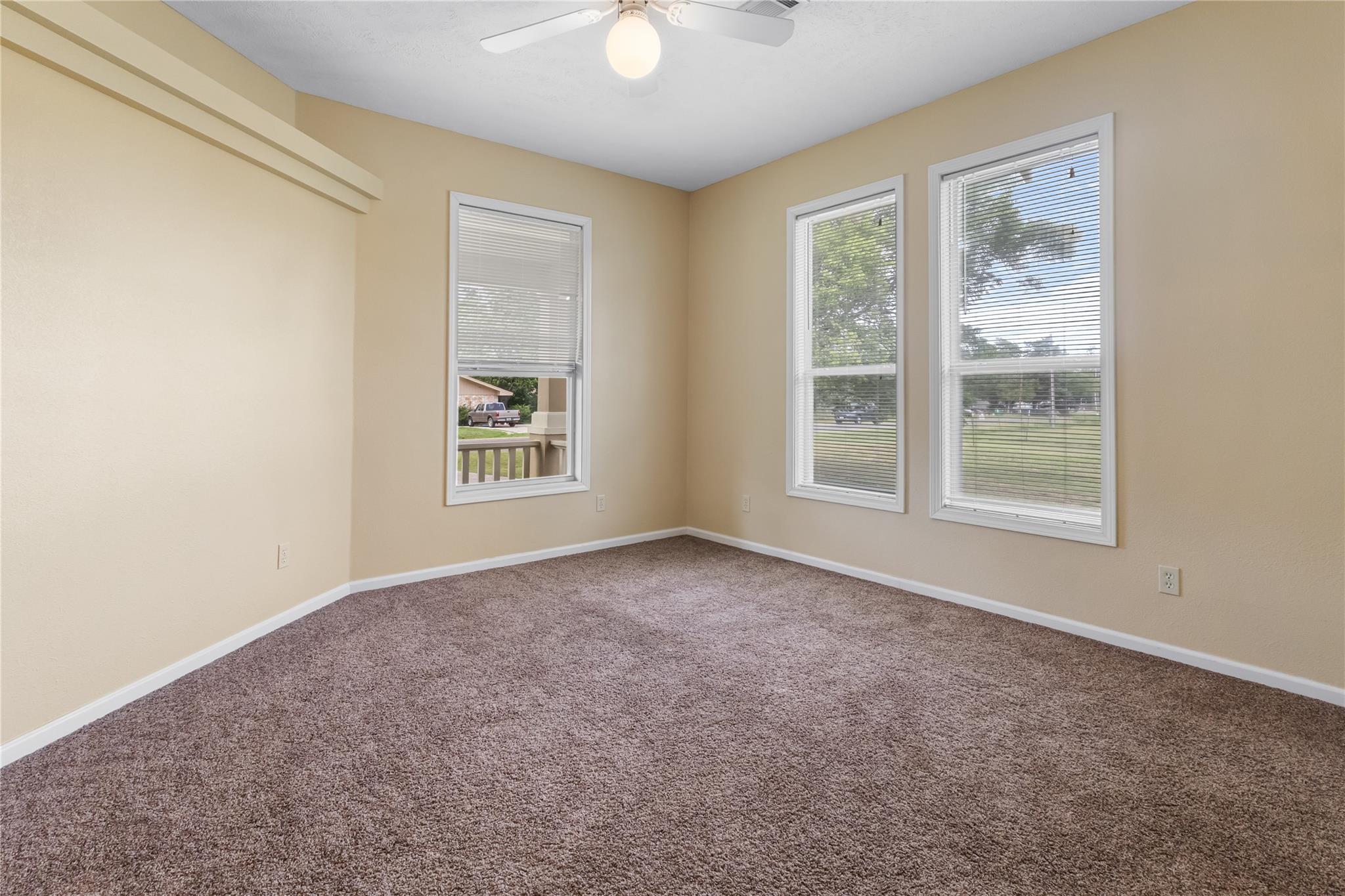 804 E Michalk St, Thorndale, TX 76577