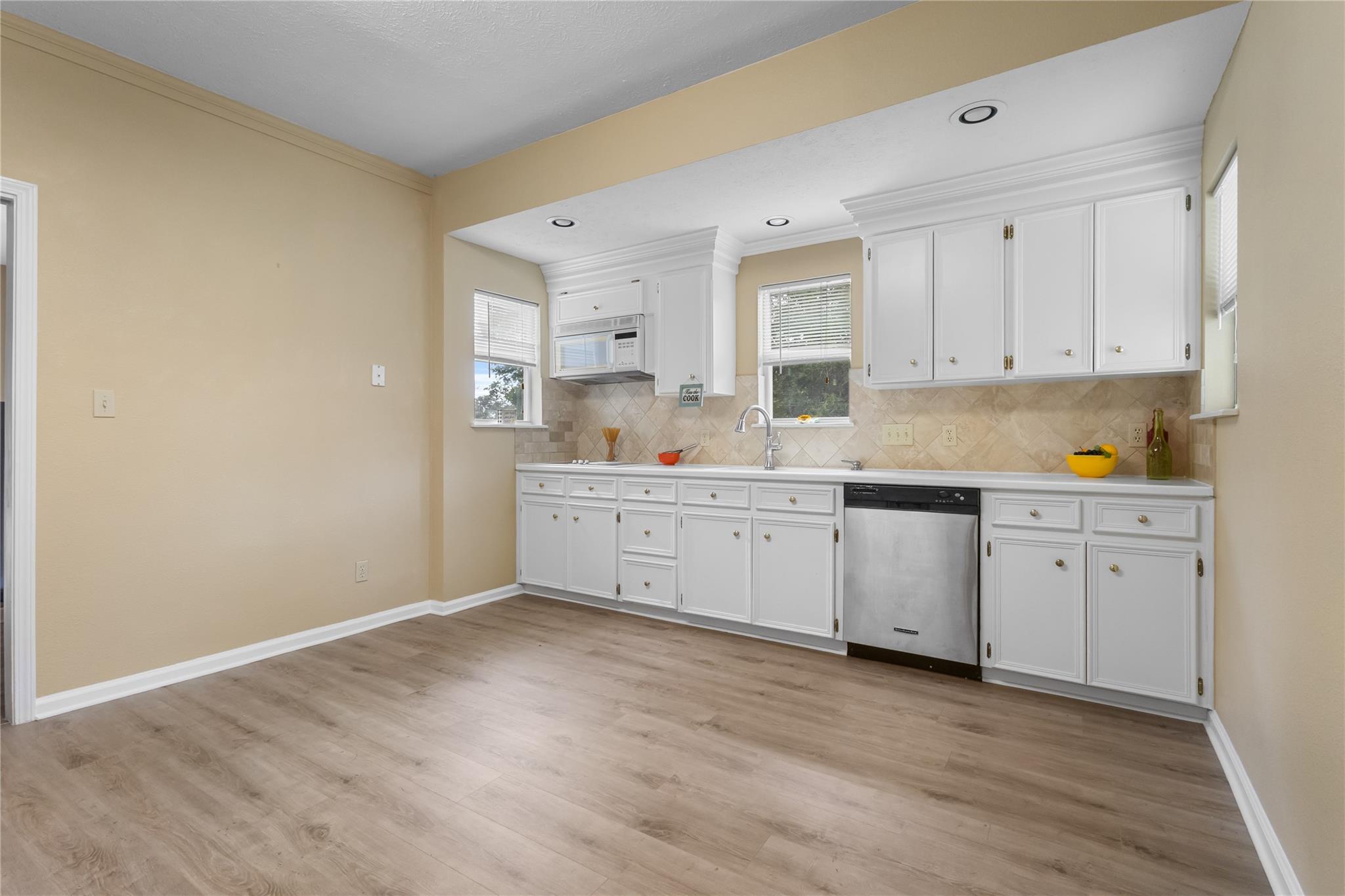 804 E Michalk St, Thorndale, TX 76577