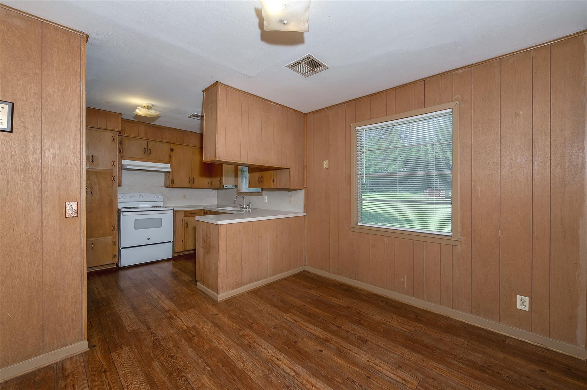 507 N Echols, Caldwell, TX 77836