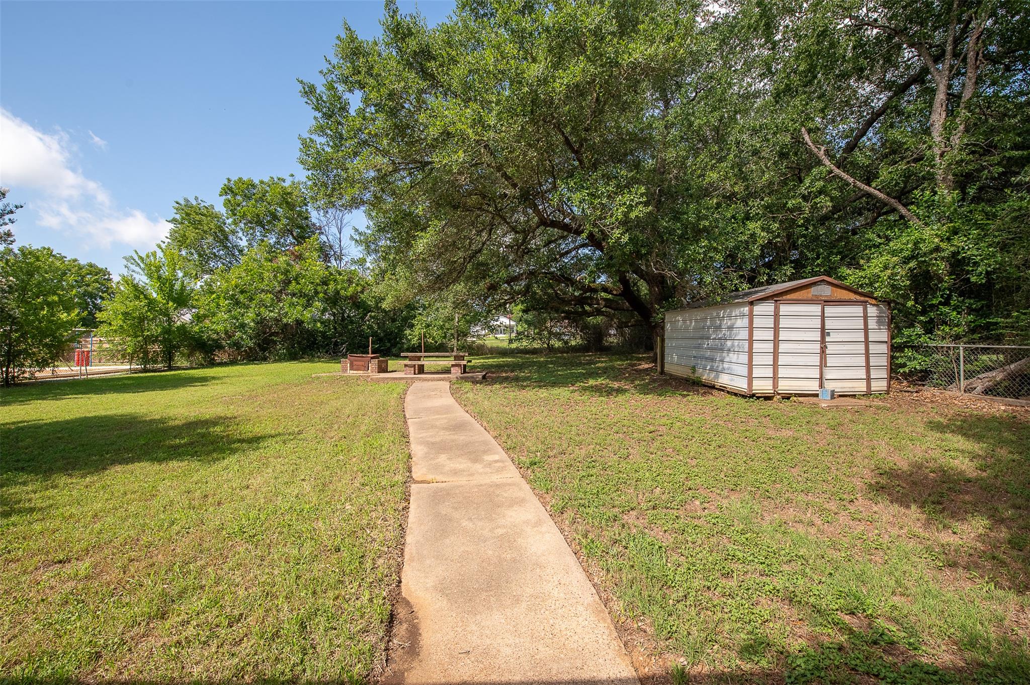 507 N Echols, Caldwell, TX 77836