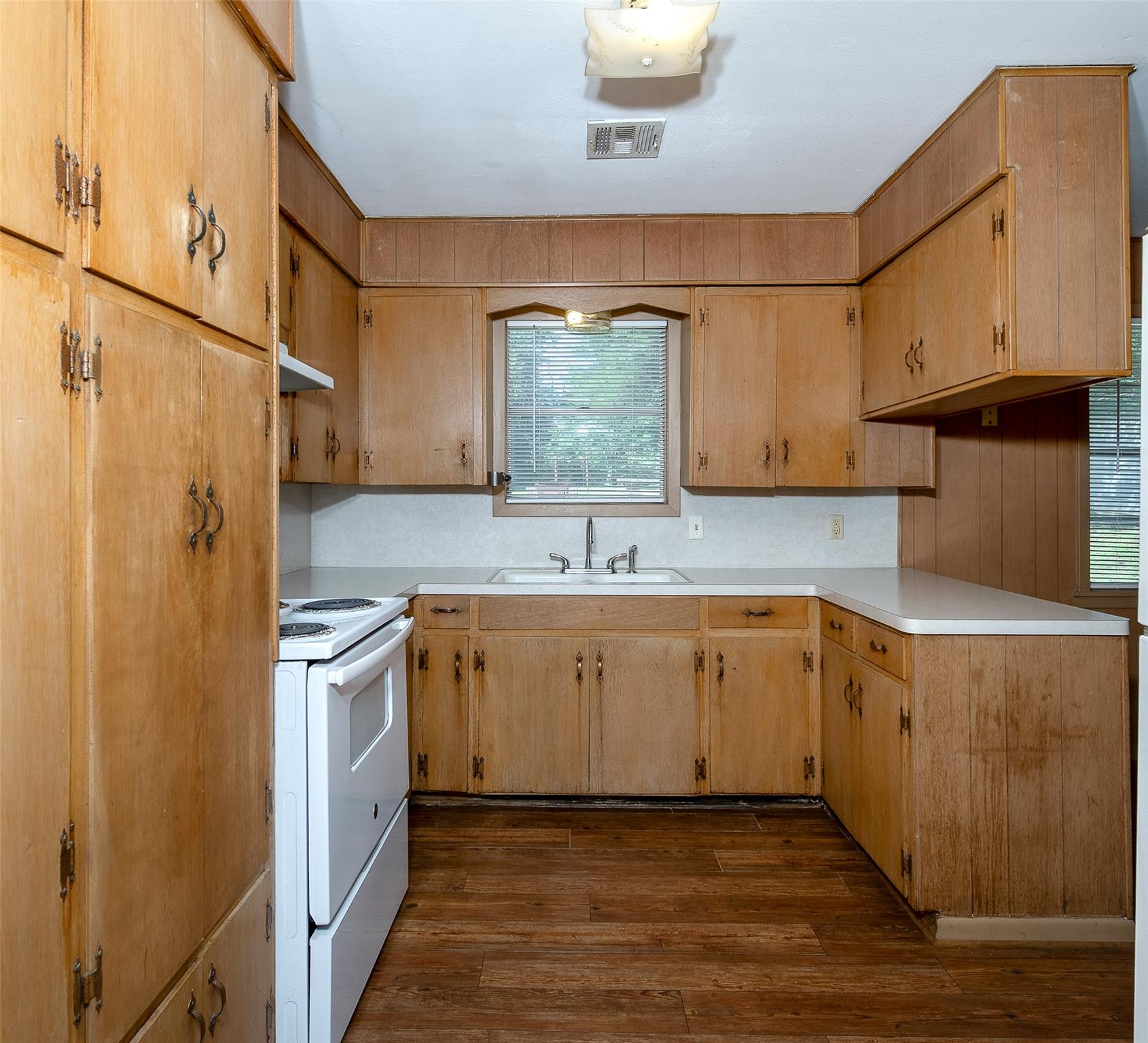 507 N Echols, Caldwell, TX 77836