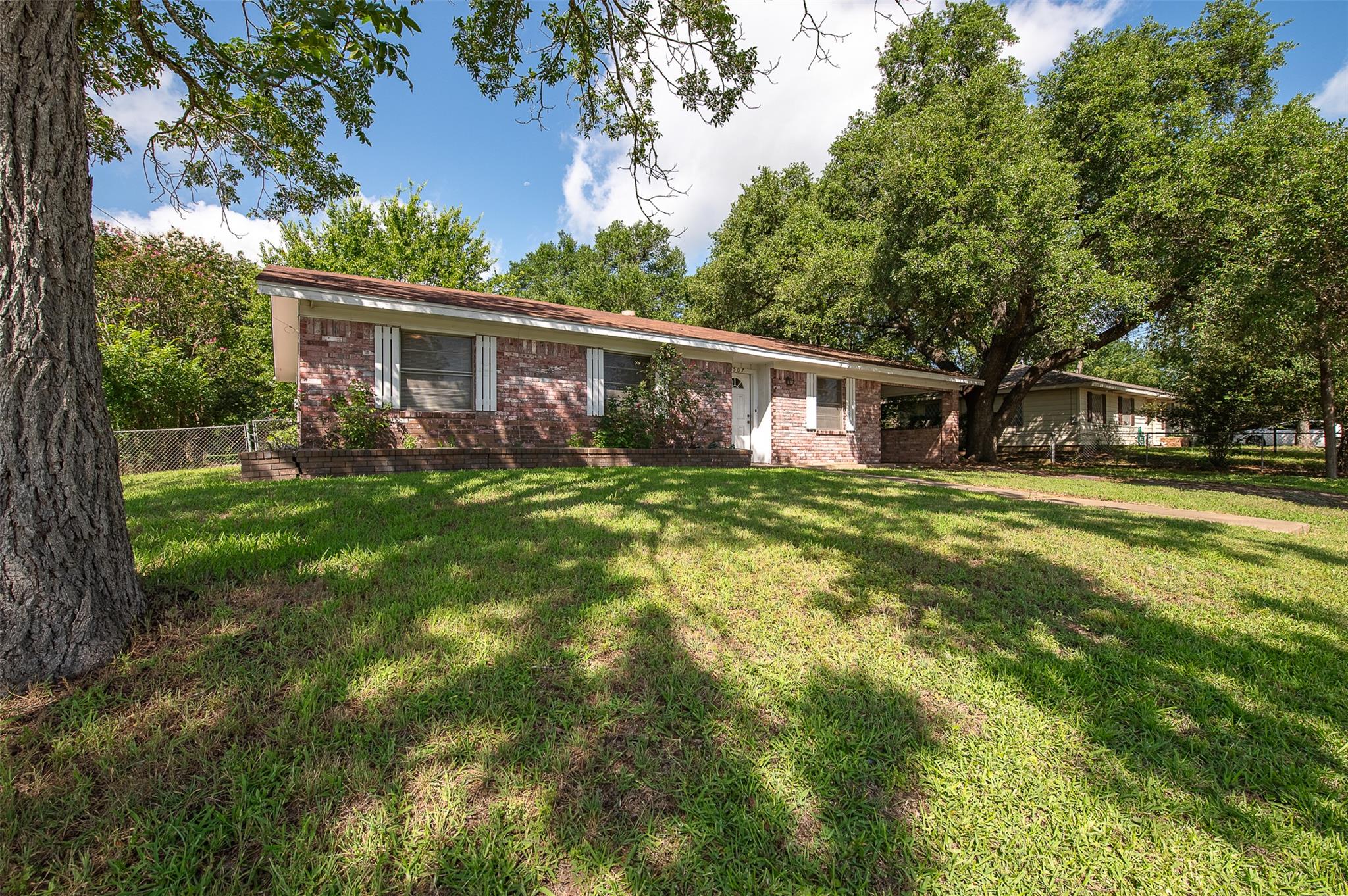 507 N Echols, Caldwell, TX 77836