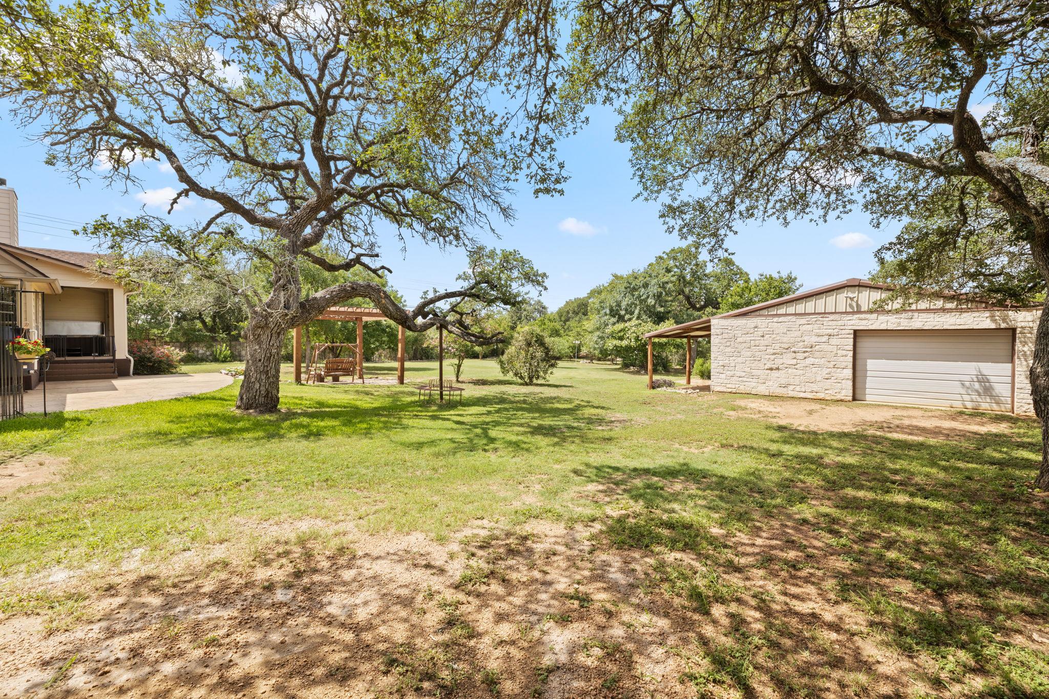 781 Woodland Dr, Driftwood, TX 78619