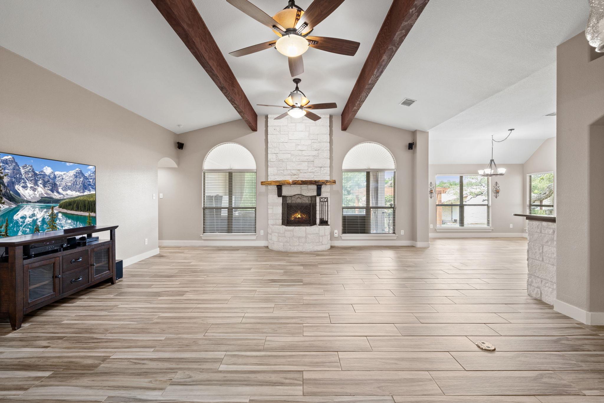 781 Woodland Dr, Driftwood, TX 78619