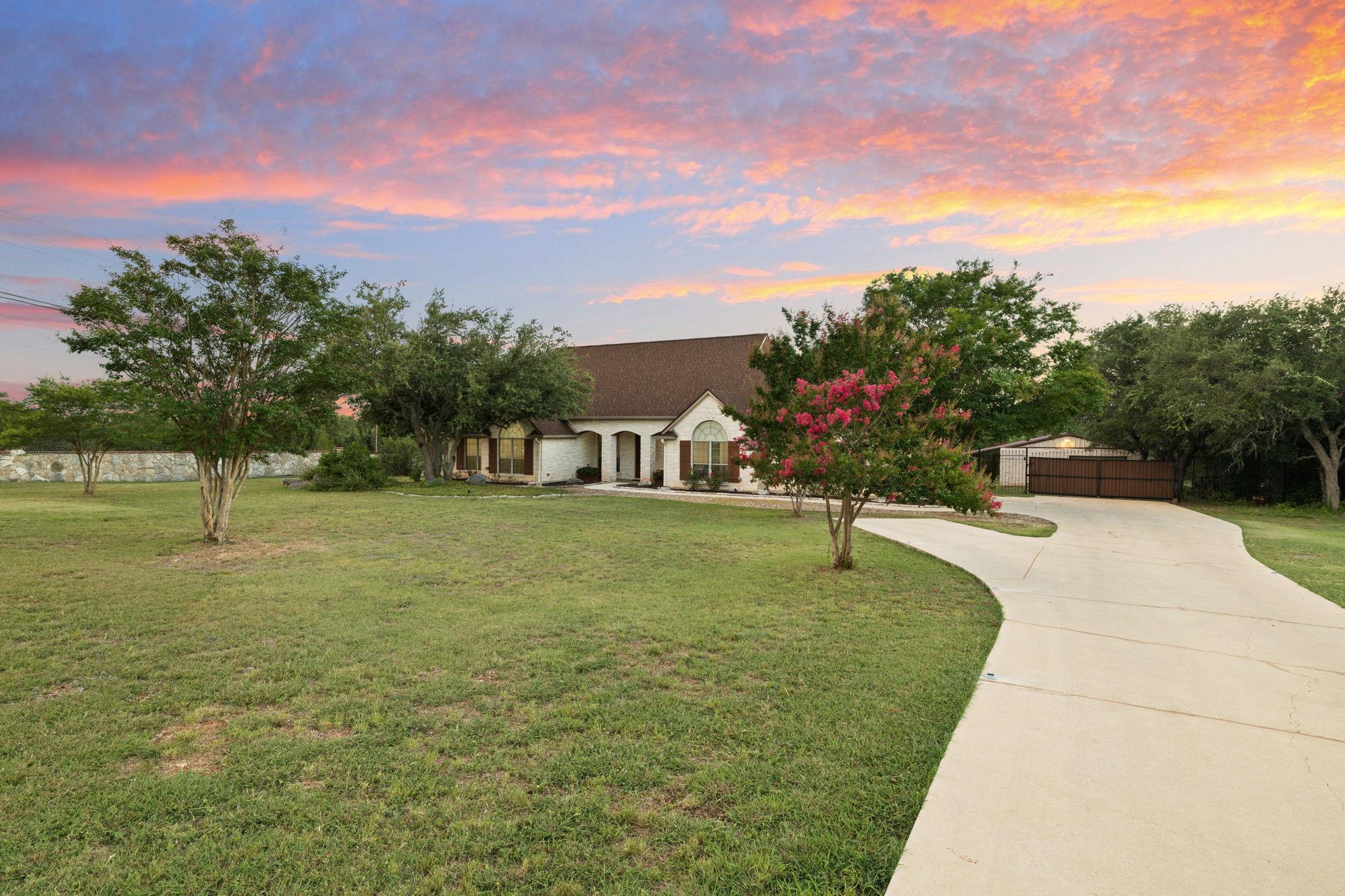 781 Woodland Dr, Driftwood, TX 78619