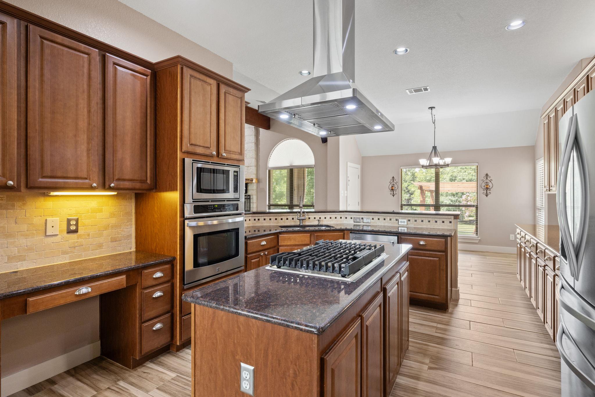 781 Woodland Dr, Driftwood, TX 78619
