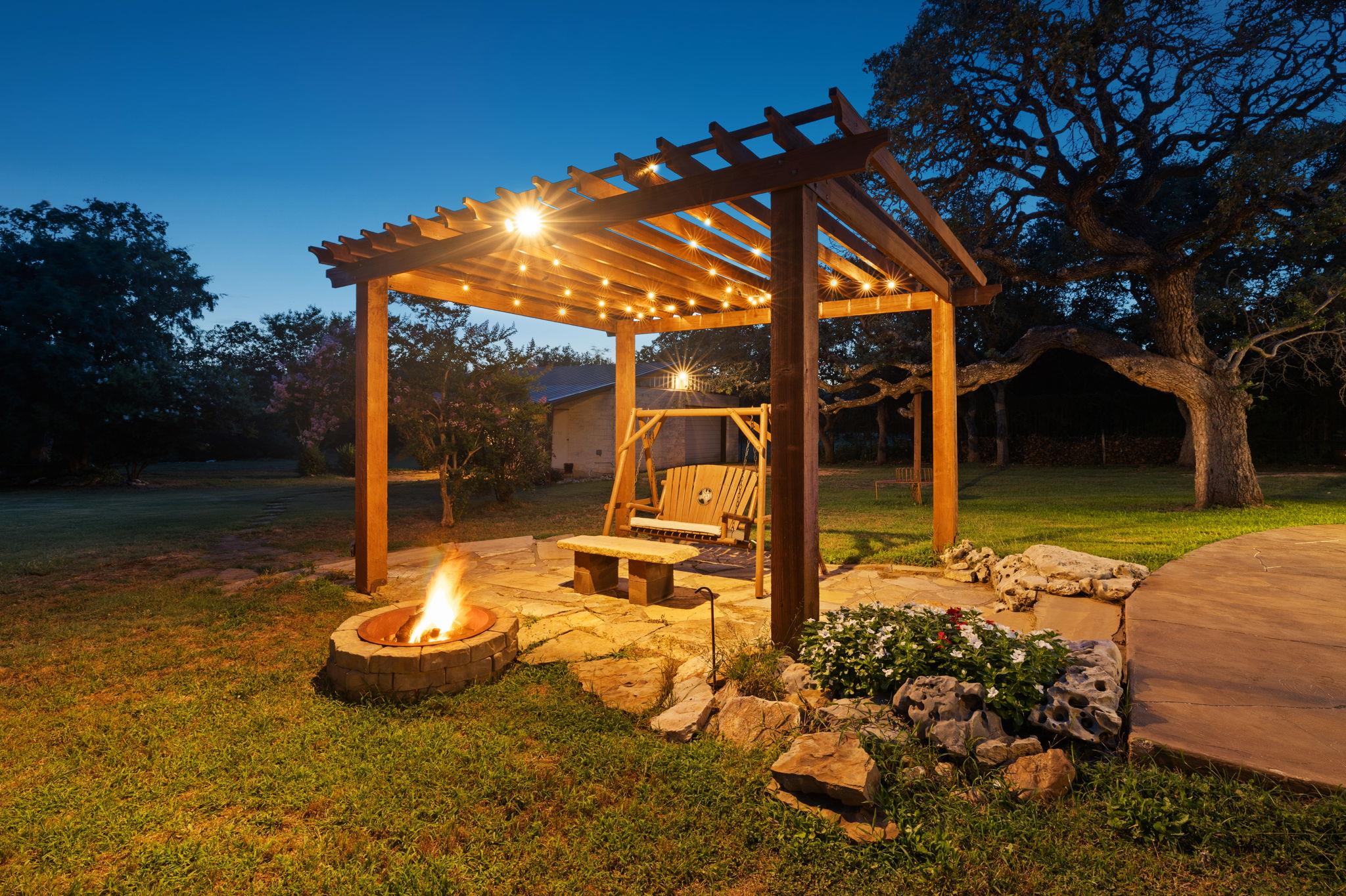 781 Woodland Dr, Driftwood, TX 78619