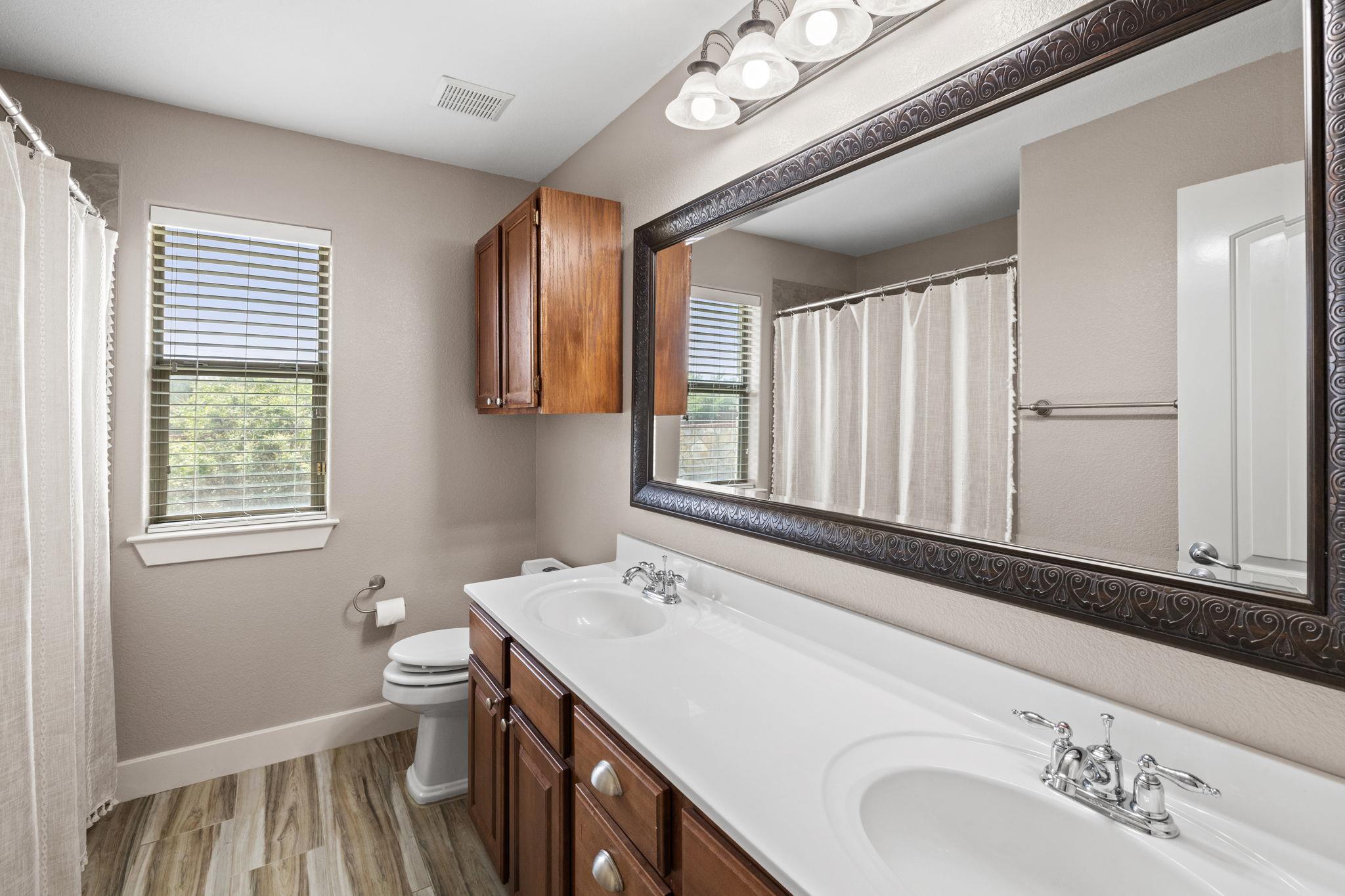 781 Woodland Dr, Driftwood, TX 78619