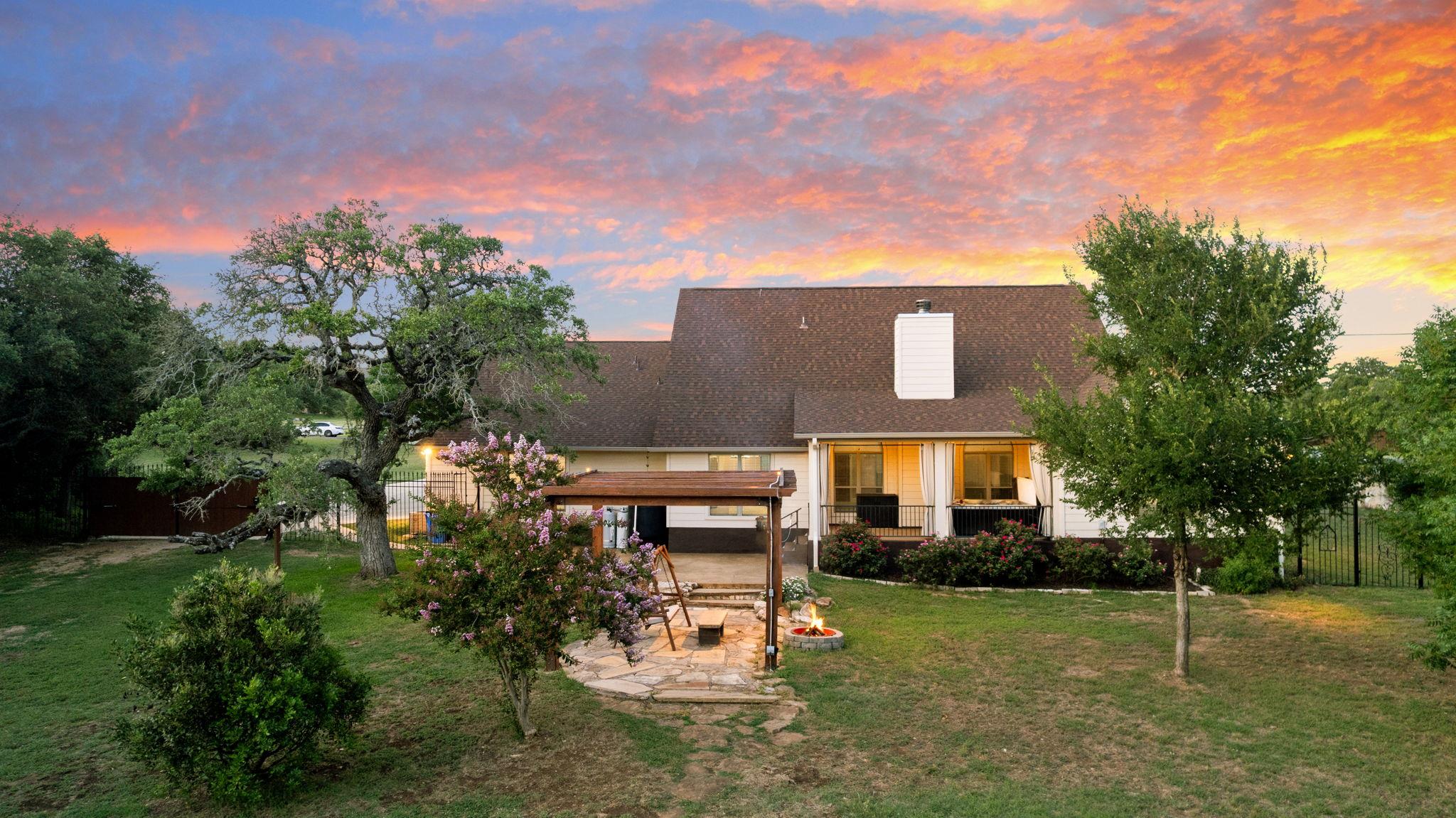 781 Woodland Dr, Driftwood, TX 78619