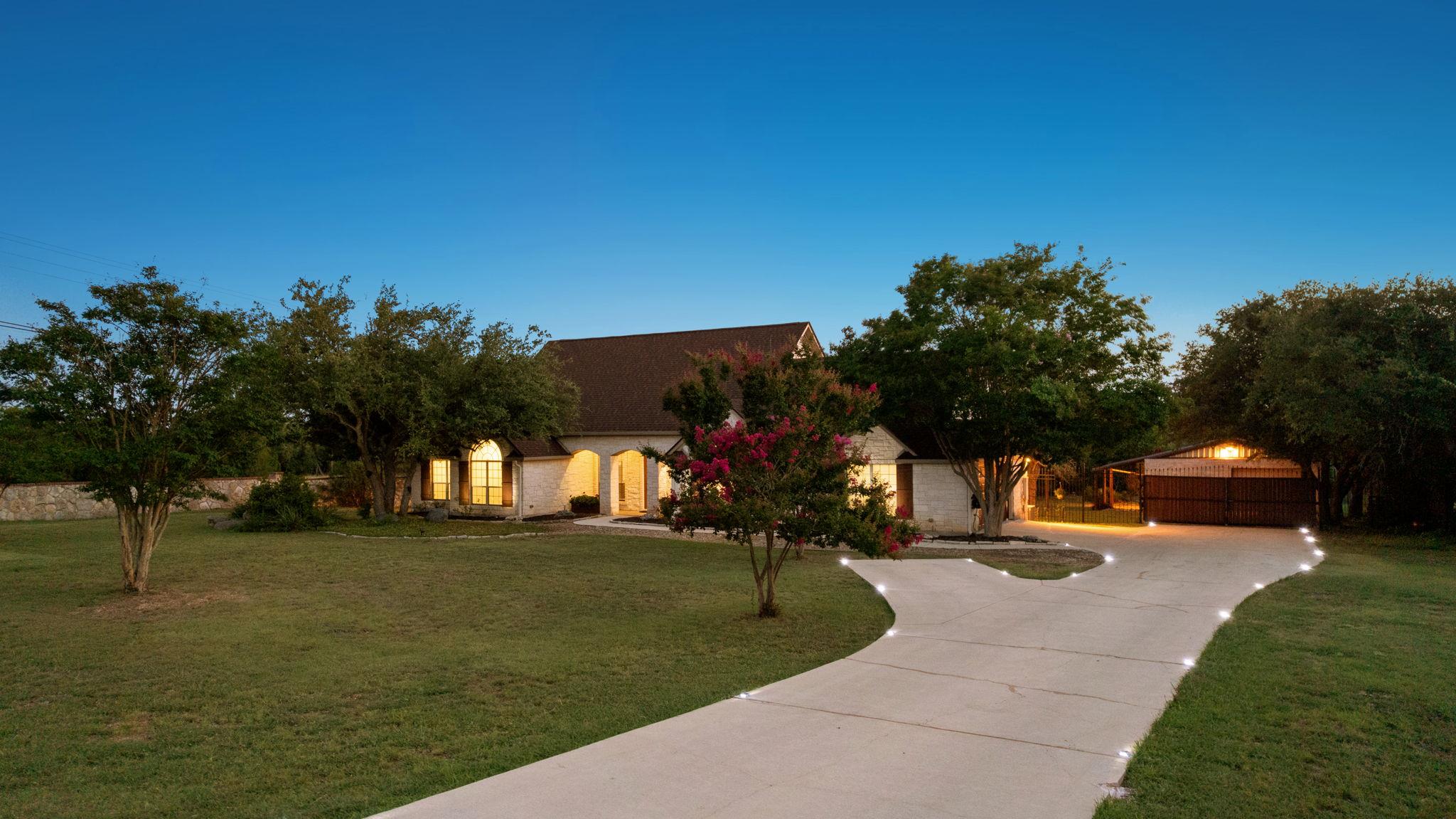 781 Woodland Dr, Driftwood, TX 78619