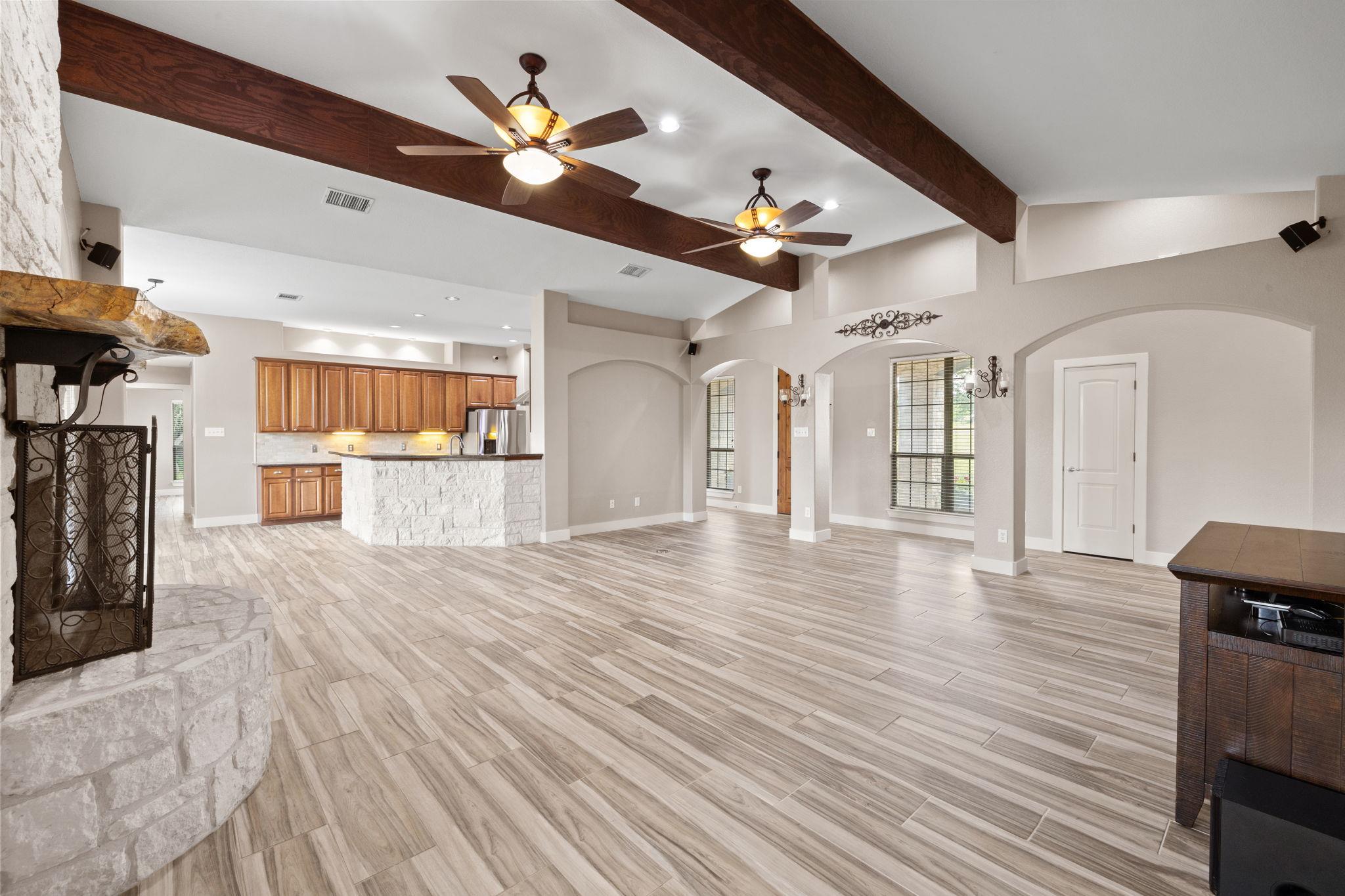 781 Woodland Dr, Driftwood, TX 78619